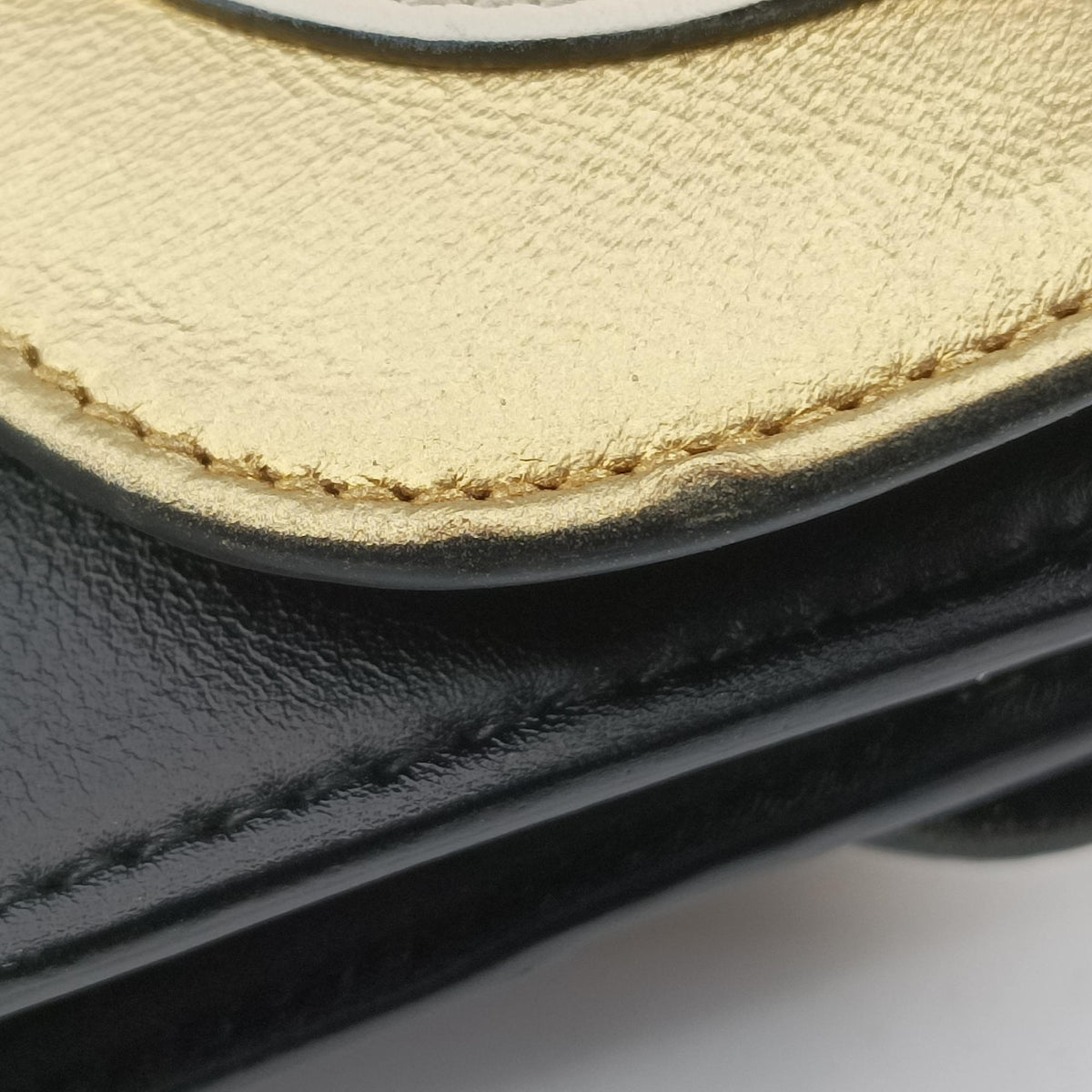 Pre-owned Gucci Pearly Peony Black×White×Gold Leather 432282 shoulderbag | stylenewstar