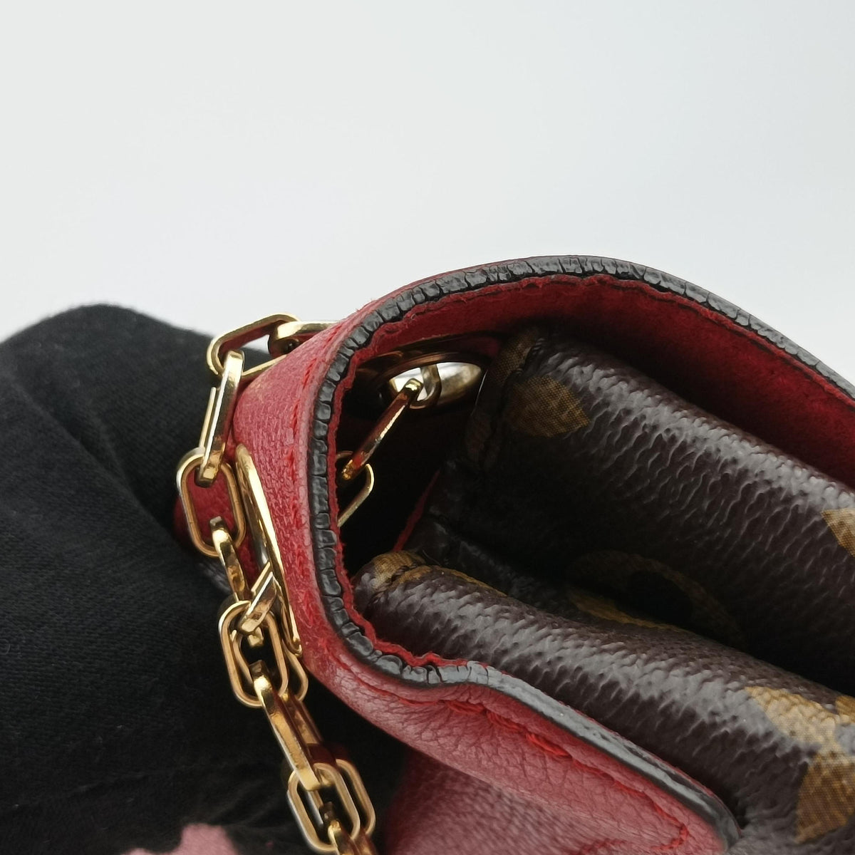 Pre-owned Louis Vuitton PALLAS Chain Brown×CERISE Monogram Canvas×calf leather M41201 shoulderbag | stylenewstar