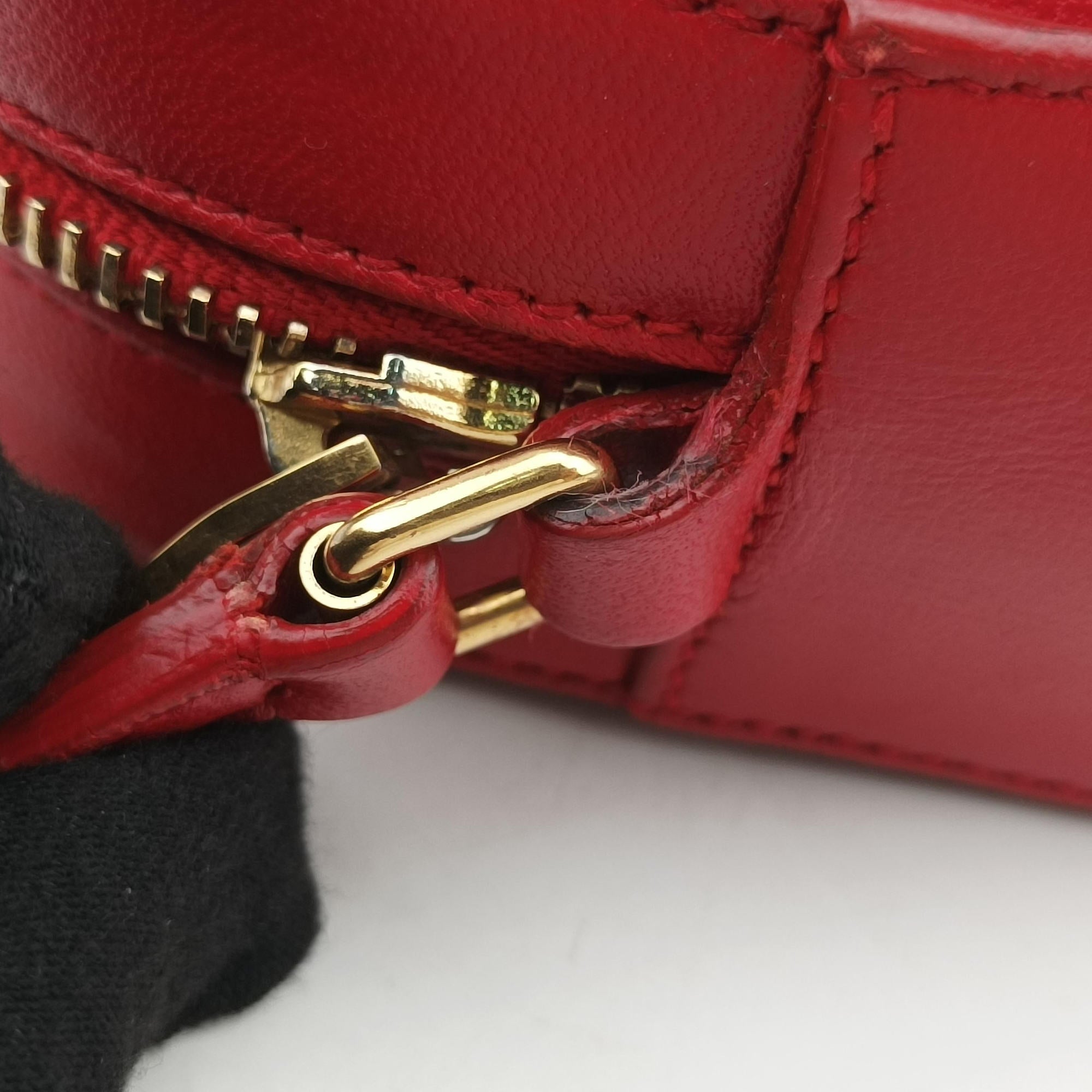 Pre-owned Yves Saint Laurent LOU camera Red Leather 395793 shoulderbag | stylenewstar