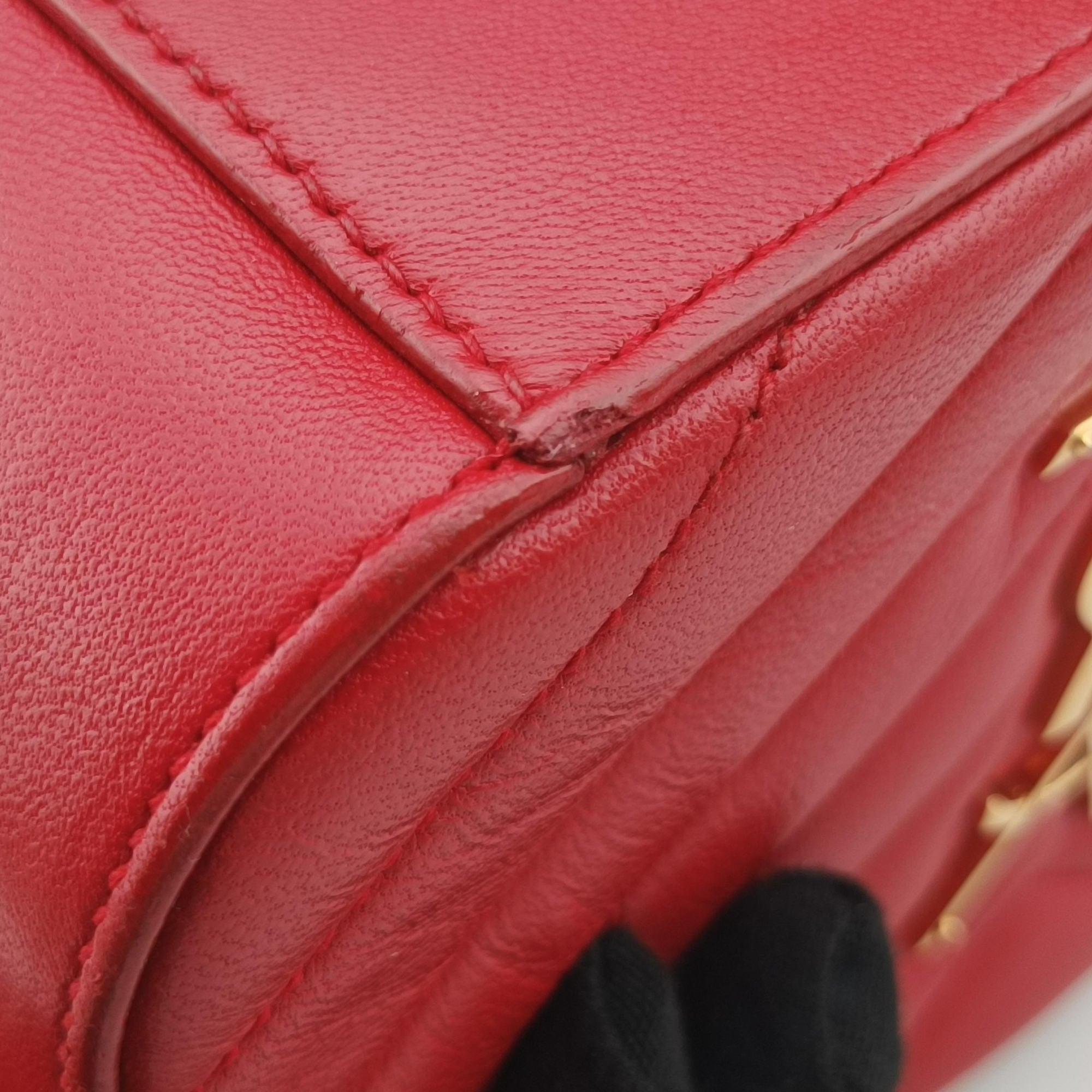 Pre-owned Yves Saint Laurent LOU camera Red Leather 395793 shoulderbag | stylenewstar