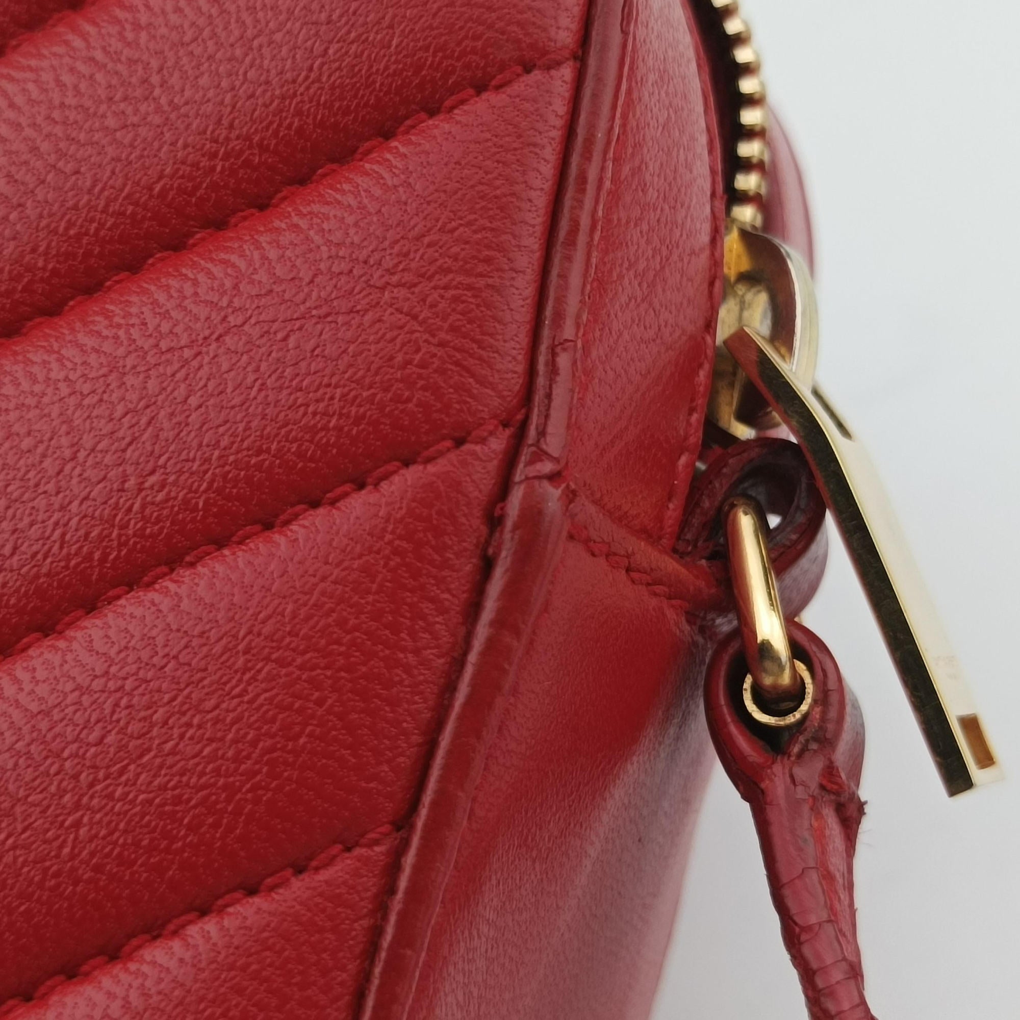 Pre-owned Yves Saint Laurent LOU camera Red Leather 395793 shoulderbag | stylenewstar