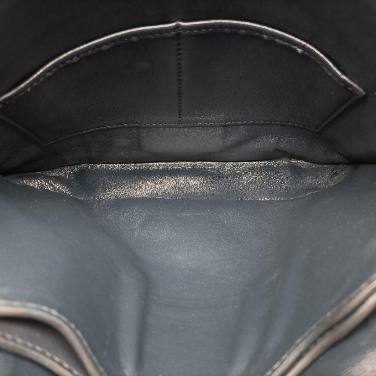 Pre-owned Valentino Studded Chain Flap Black Leather  shoulderbag | stylenewstar
