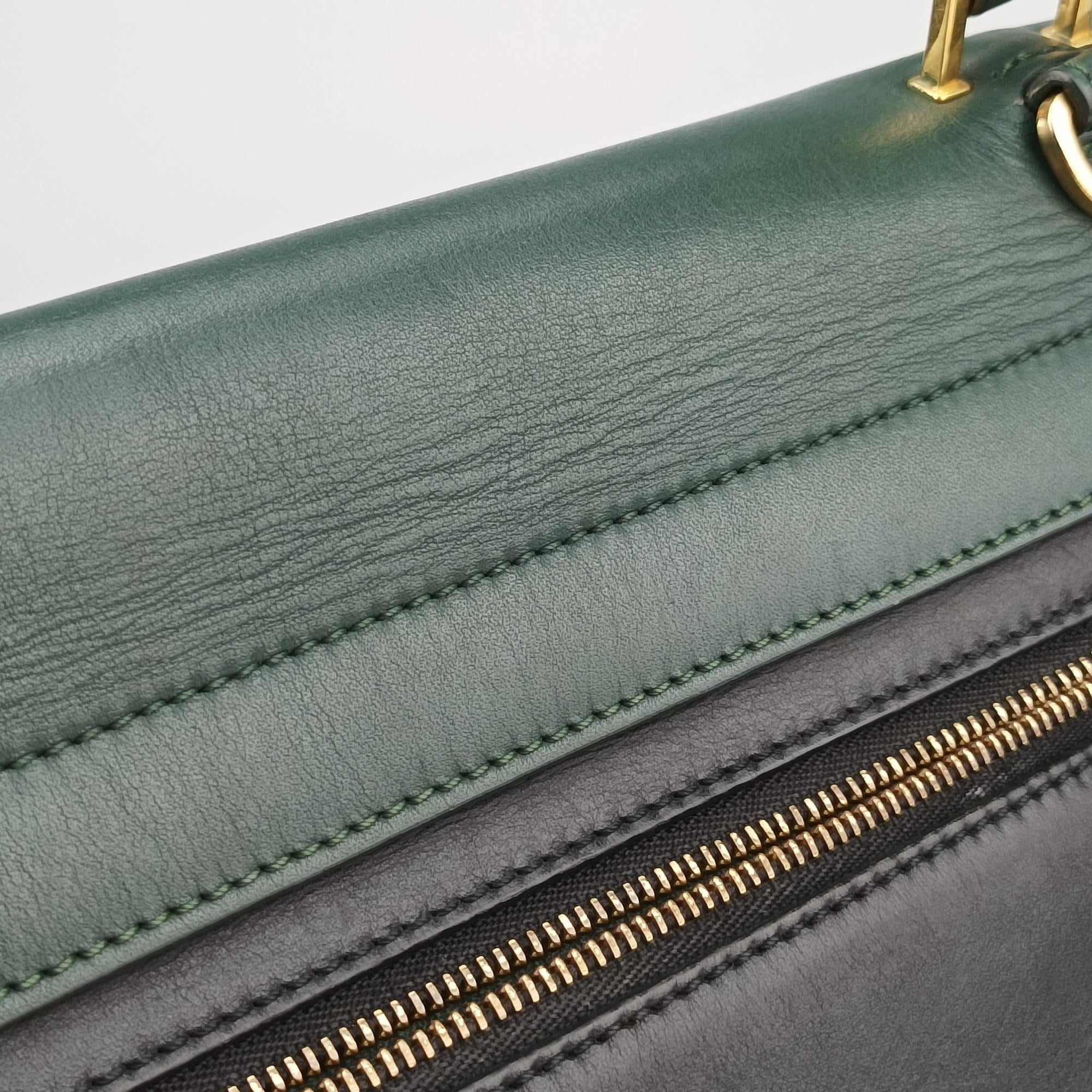 Pre-owned Celine Trapeze Green×Black Leather  shoulderbag | stylenewstar