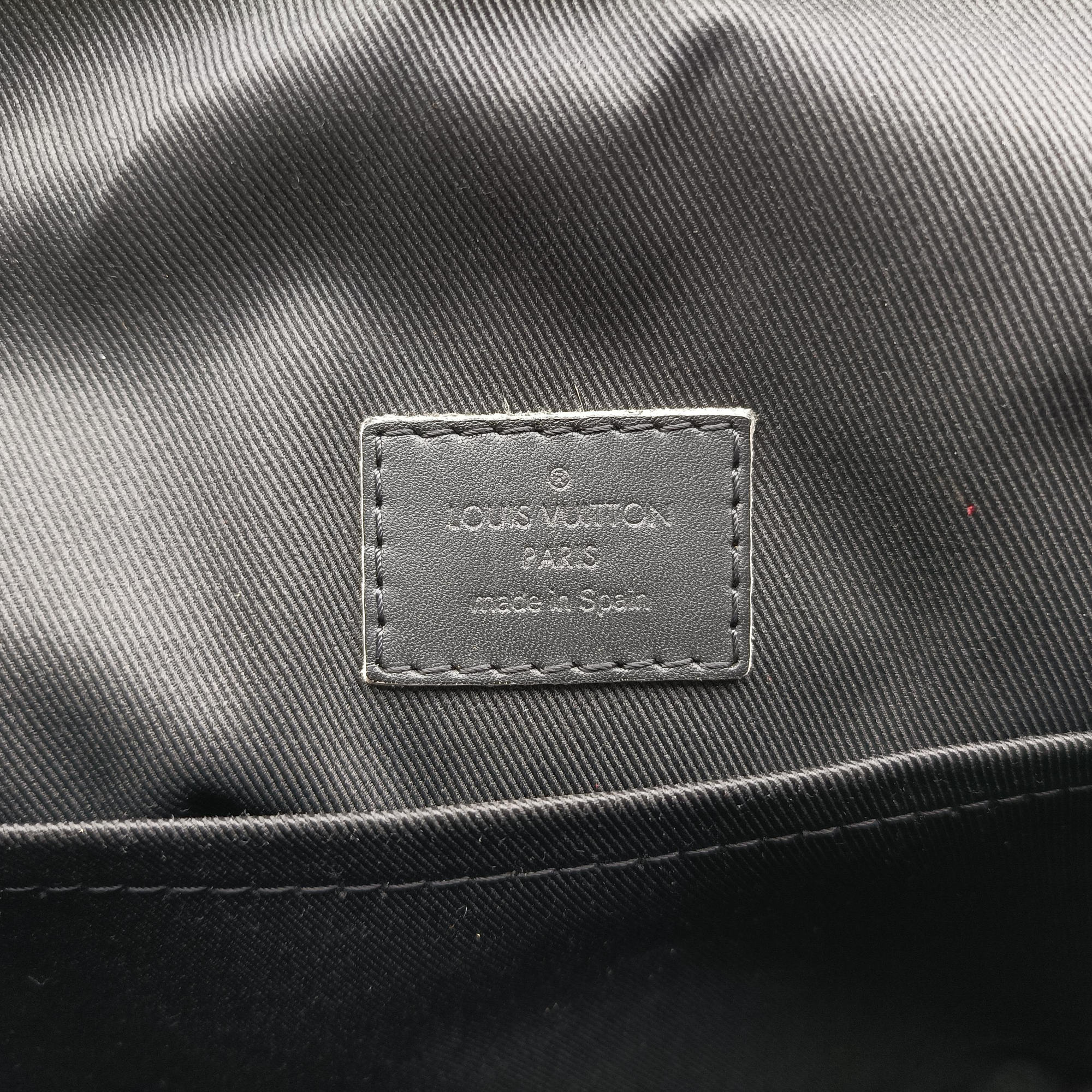 Pre-owned Louis Vuitton District PM Noir Damier Infini Leather N41033 shoulderbag | stylenewstar