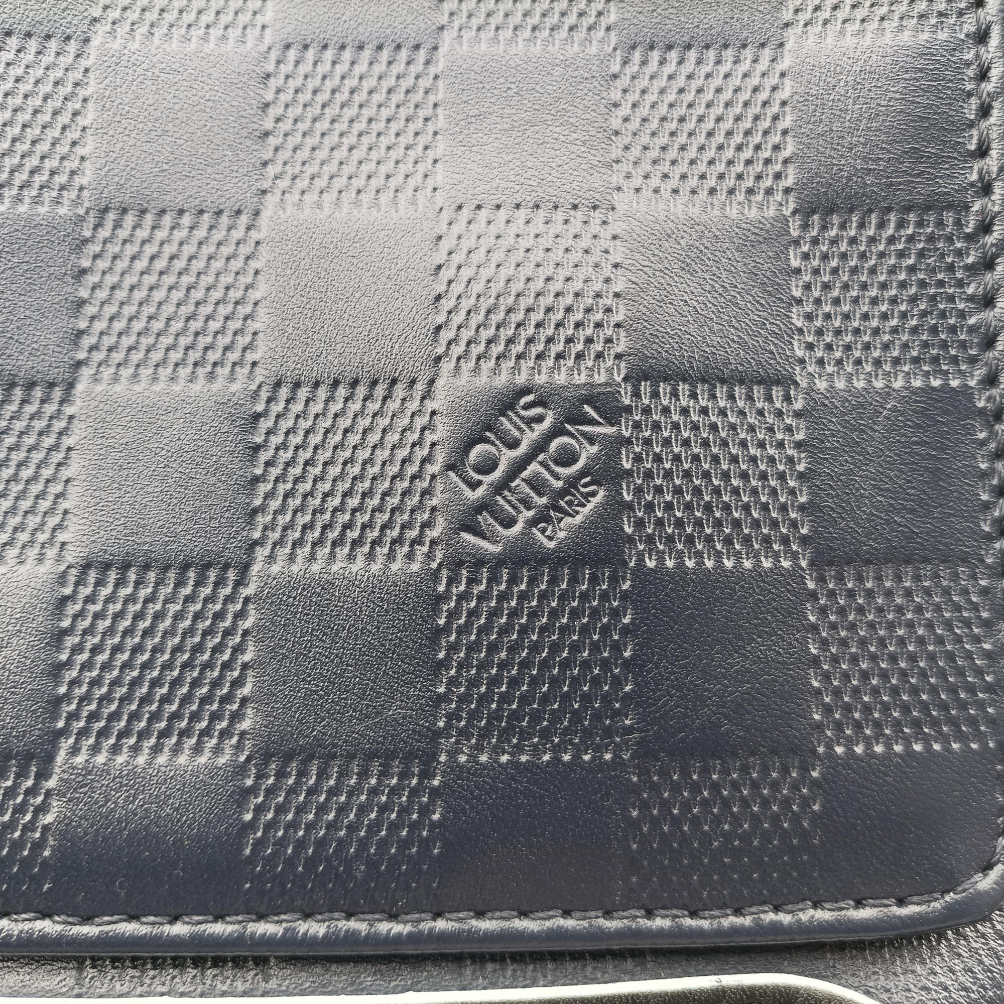 Pre-owned Louis Vuitton District PM Noir Damier Infini Leather N41033 shoulderbag | stylenewstar