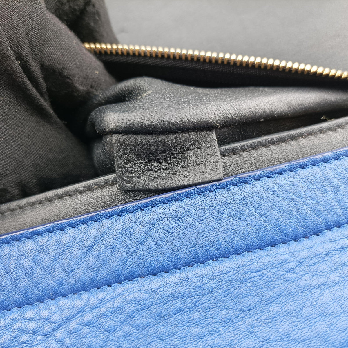Pre-owned Celine Trapèze Beige×blue×black Leather  shoulderbag | stylenewstar