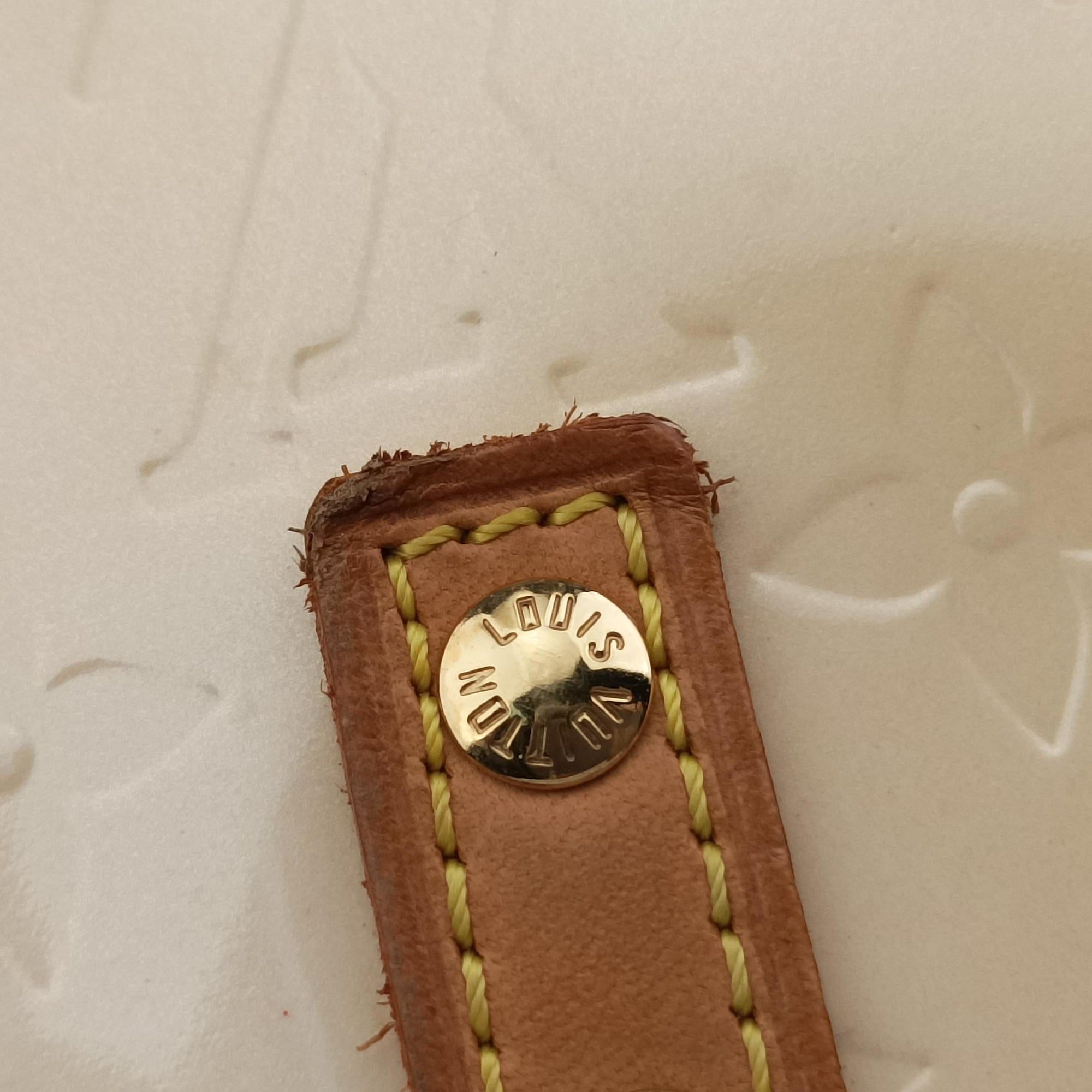 Pre-owned Louis Vuitton Reade PM Beige Vernis M91144 handbag | stylenewstar