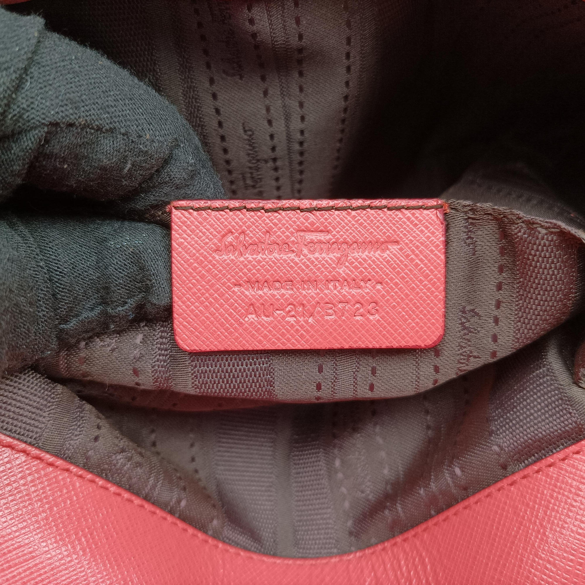 Pre-owned Ferragamo Gancini Pink Leather  shoulderbag | stylenewstar