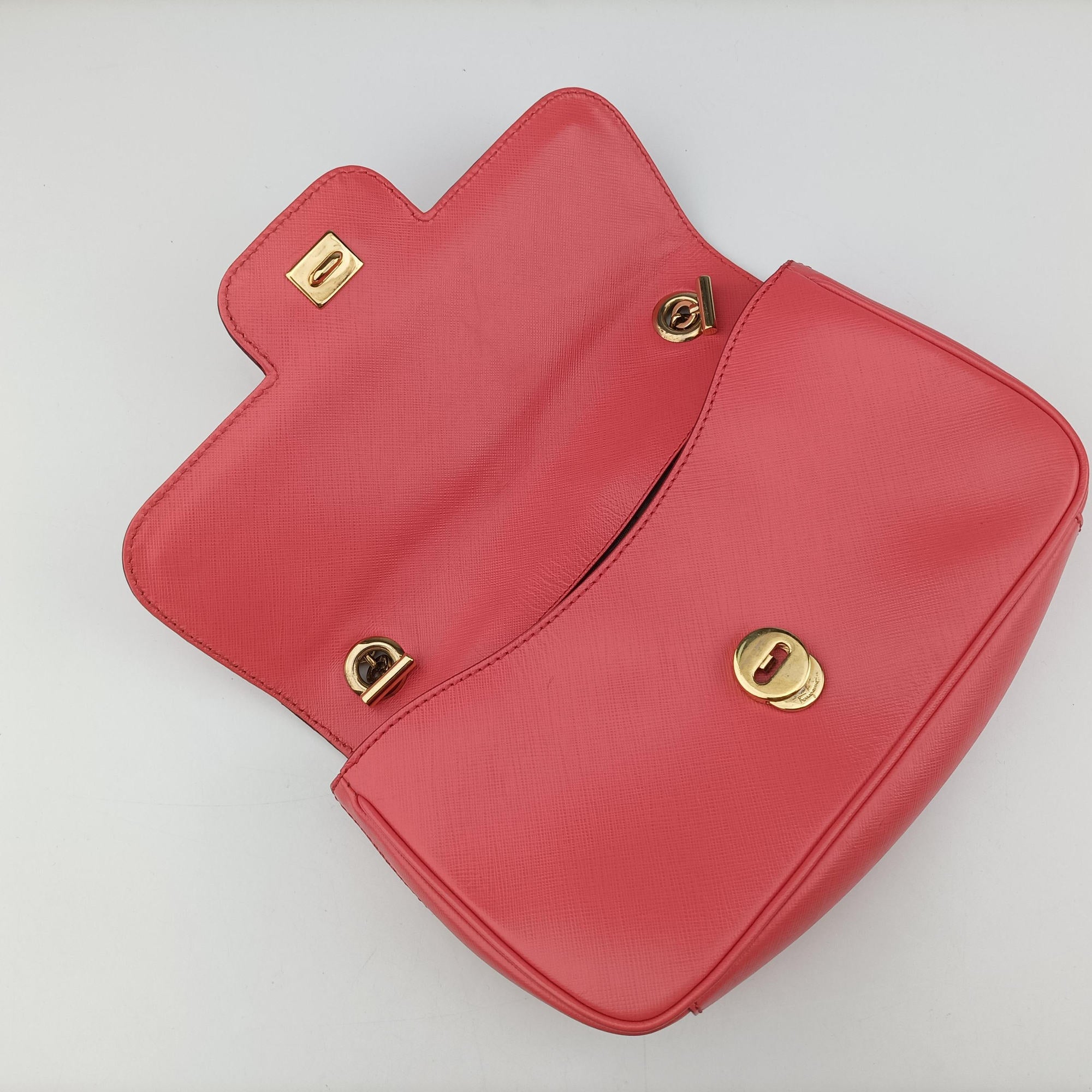 Pre-owned Ferragamo Gancini Pink Leather  shoulderbag | stylenewstar
