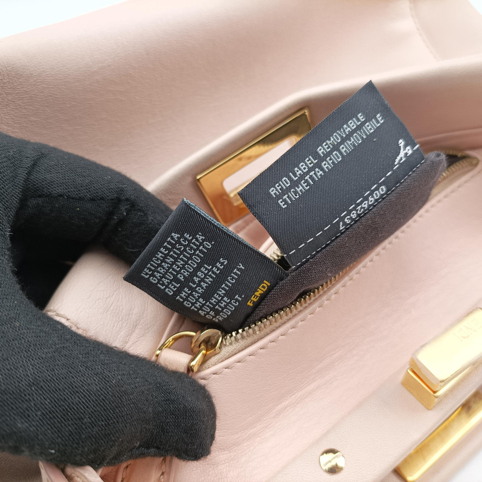 Pre-owned Fendi PEEKABOO Pink Leather 8BN244 shoulderbag | stylenewstar
