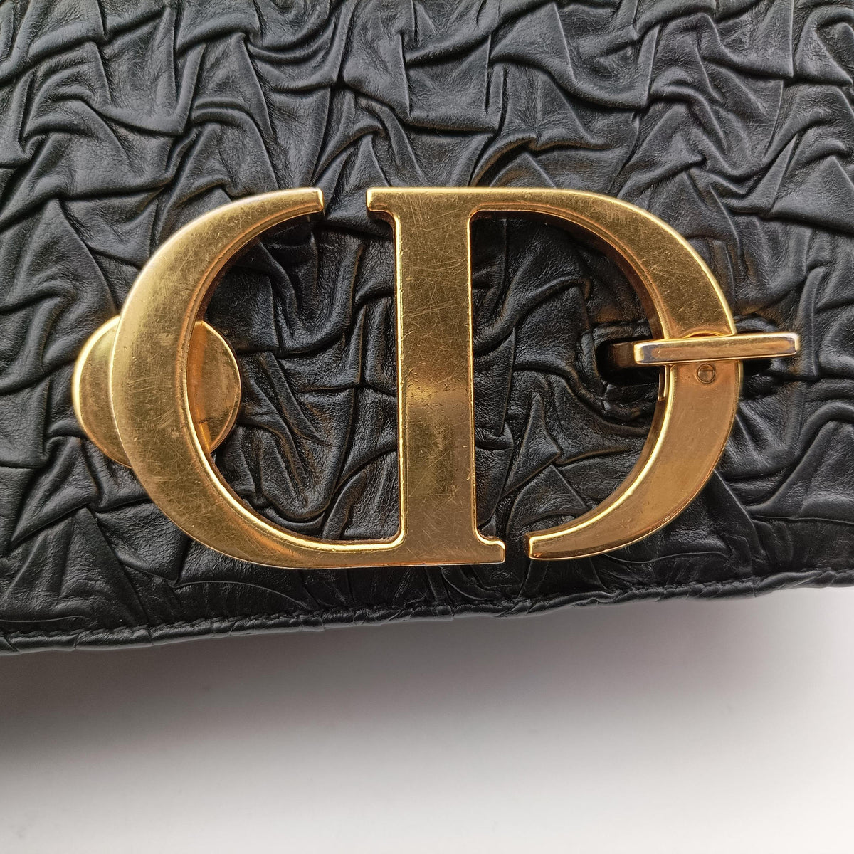 Secondhand Christian Dior 30 Montaigne Black Leather  shoulderbag | stylenewstar