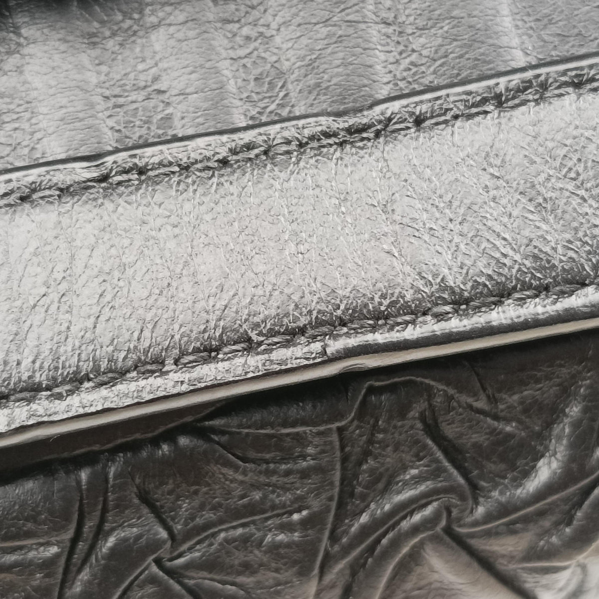Secondhand Christian Dior 30 Montaigne Black Leather  shoulderbag | stylenewstar