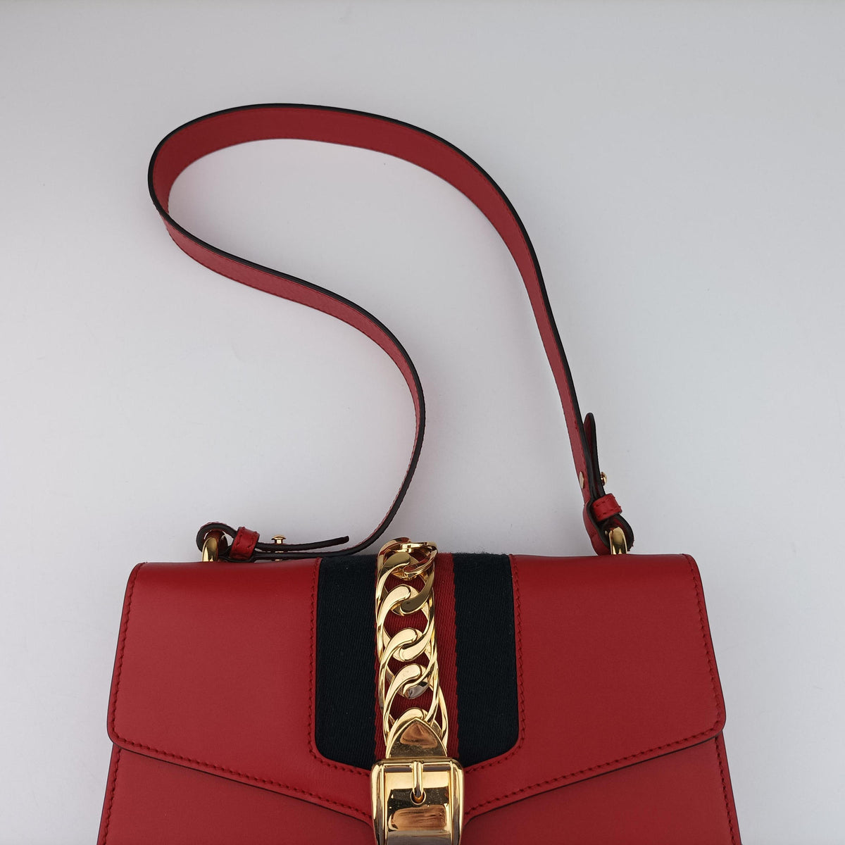 Pre-owned Gucci Sylvie Red×navy Leather 421882 shoulderbag | stylenewstar