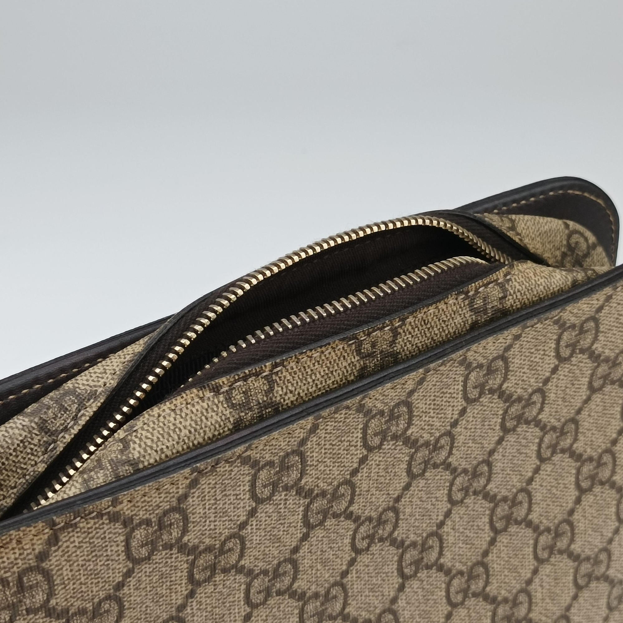 Pre-owned Gucci GG Supreme Beige x Brown PVC coated canvas 201755 clutchbag | stylenewstar
