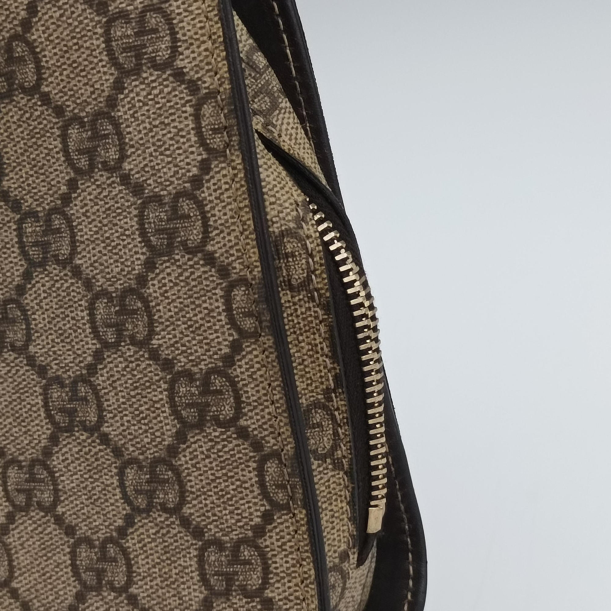 Pre-owned Gucci GG Supreme Beige x Brown PVC coated canvas 201755 clutchbag | stylenewstar