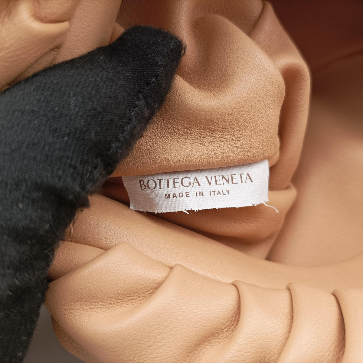 Pre-owned Bottega Veneta The Chain Pouch Camel lambskin  shoulderbag | stylenewstar