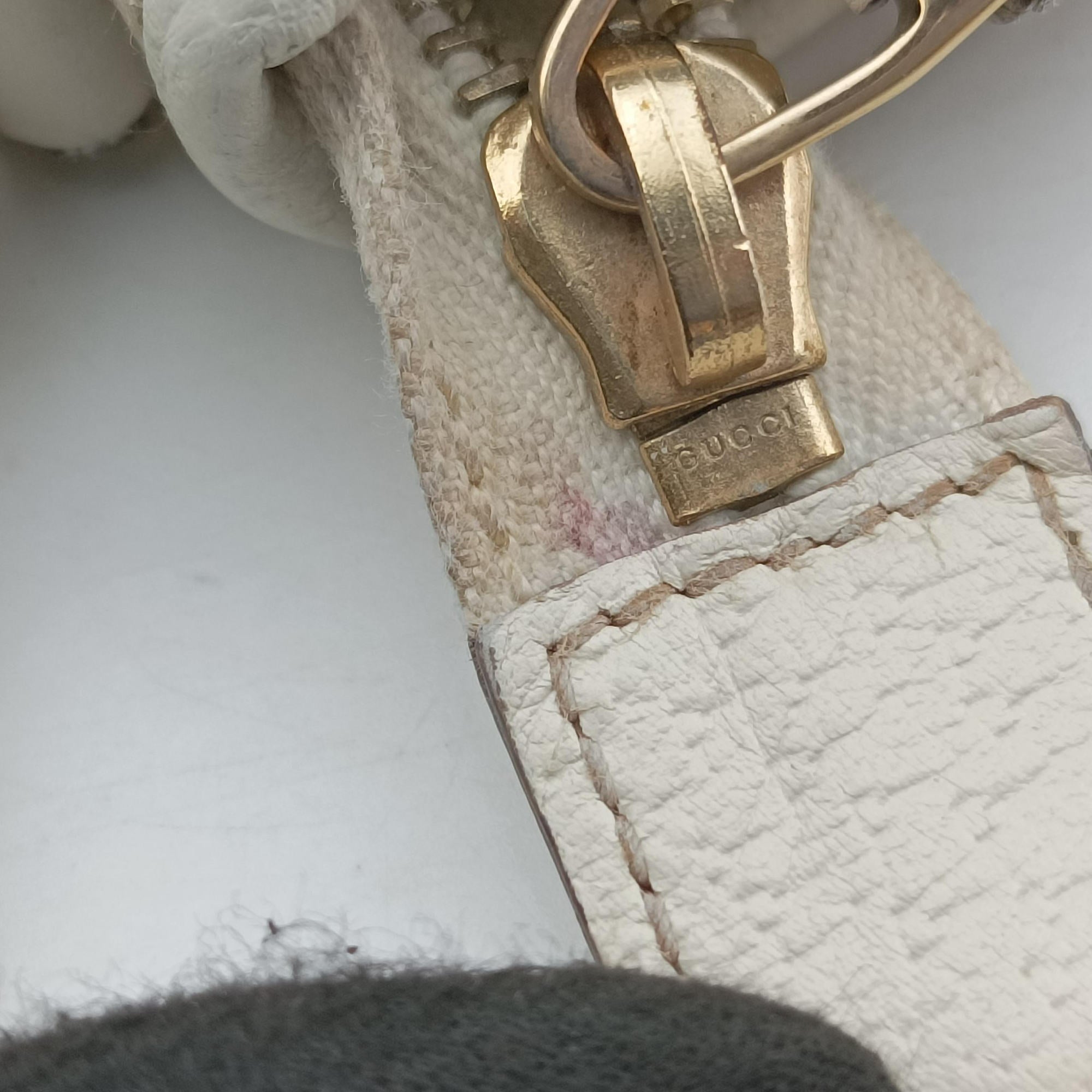 Pre-owned Gucci Abbey White Leather 130989 handbag | stylenewstar