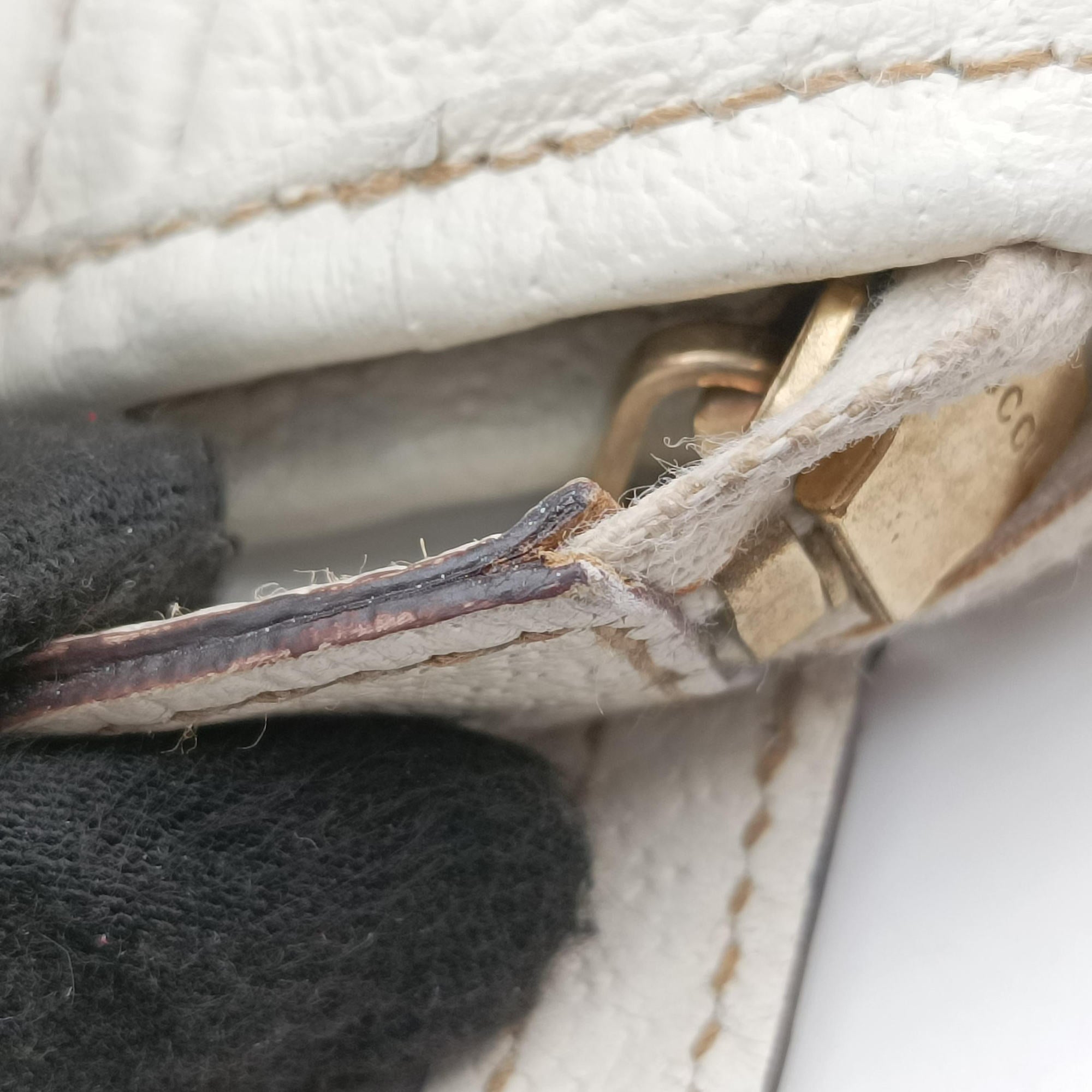 Pre-owned Gucci Abbey White Leather 130989 handbag | stylenewstar