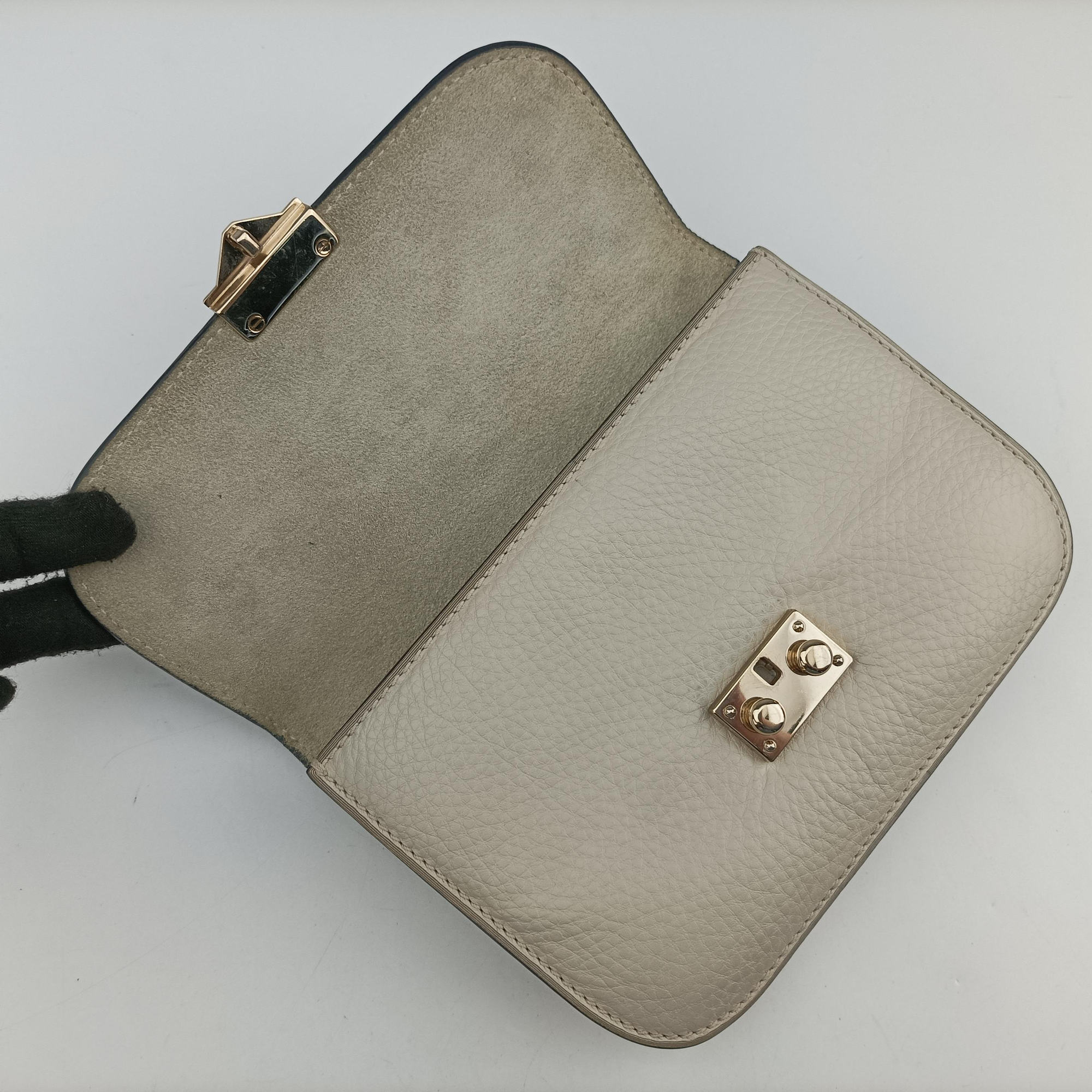 Pre-owned Valentino Rockstud Glam Lock White Leather  shoulderbag | stylenewstar