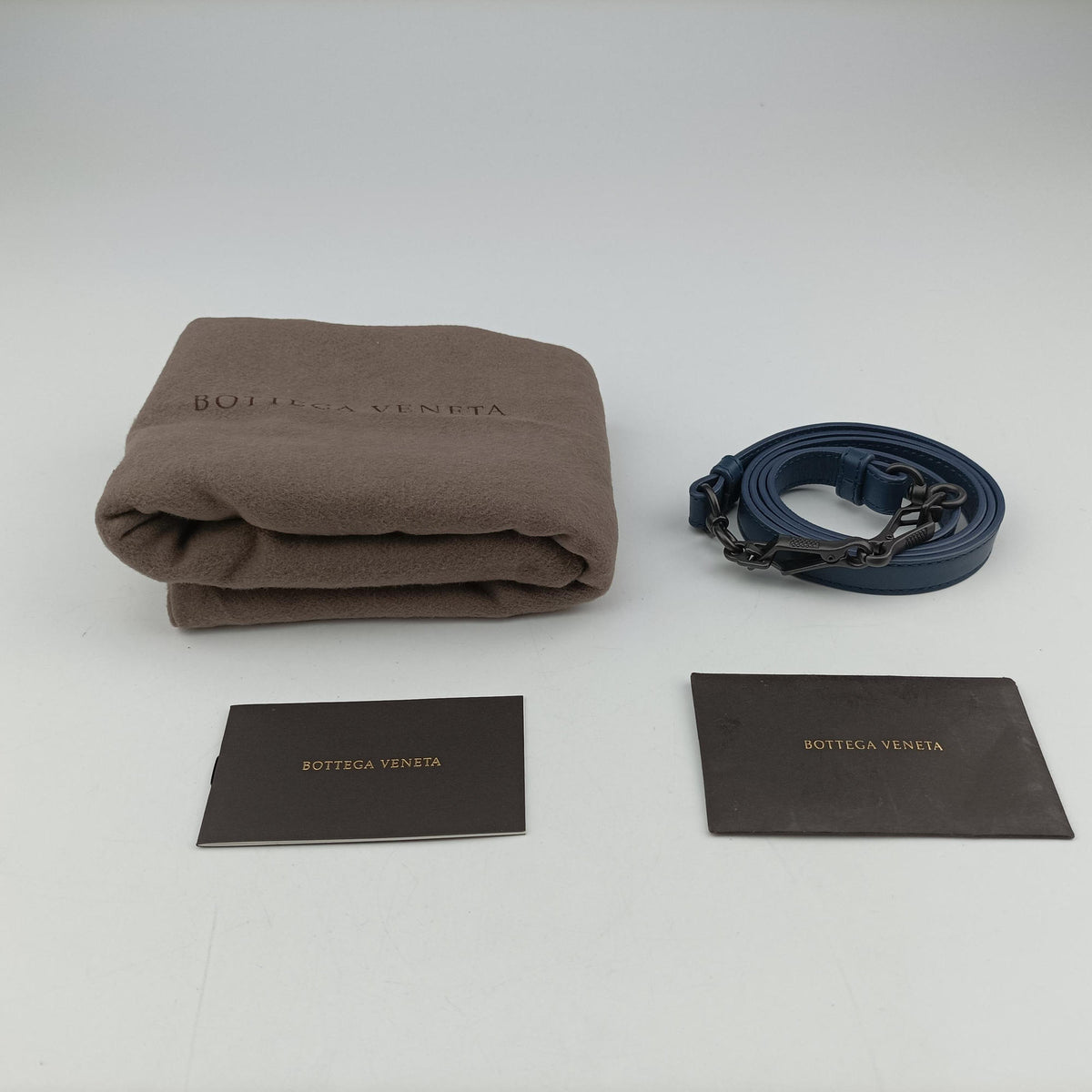 Pre-owned Bottega Veneta Roma Intrecciato Navy lambskin  shoulderbag | stylenewstar