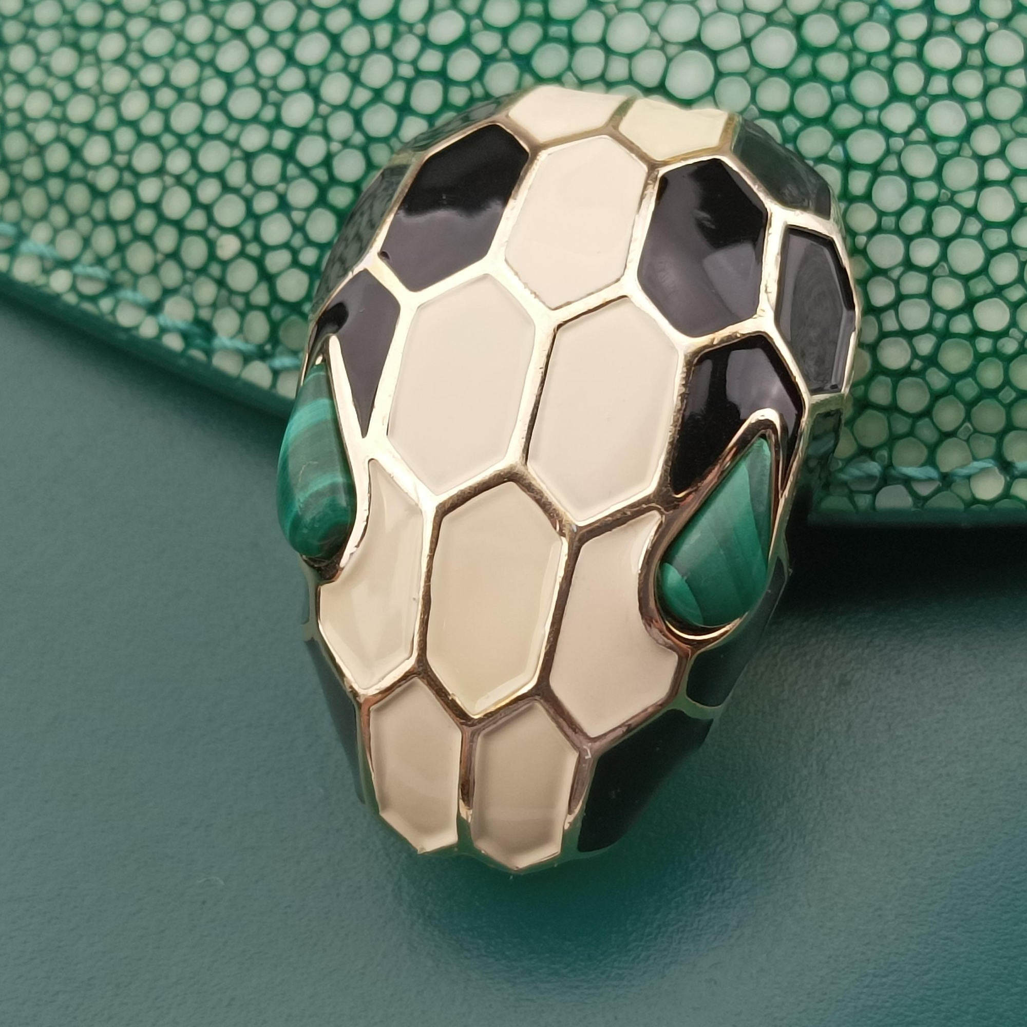 Secondhand Bvlgari Serpenti Green Galuchat Skin×Leather  shoulderbag | stylenewstar