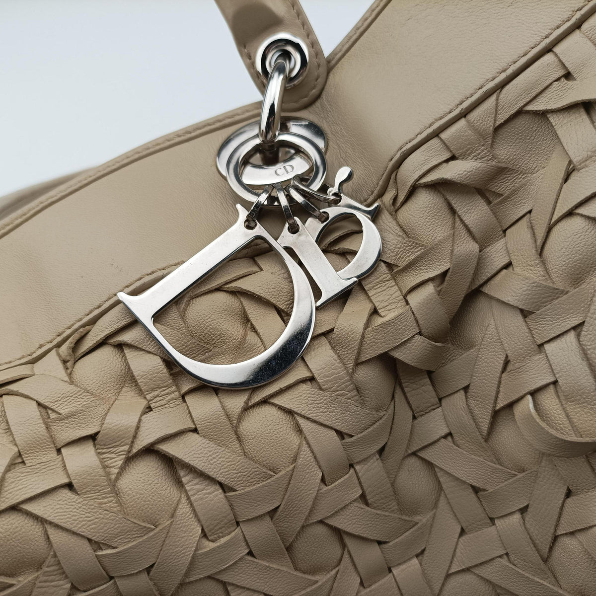 Secondhand Christian Dior Lady Dior Avenue Tote Beige lambskin  handbag | stylenewstar