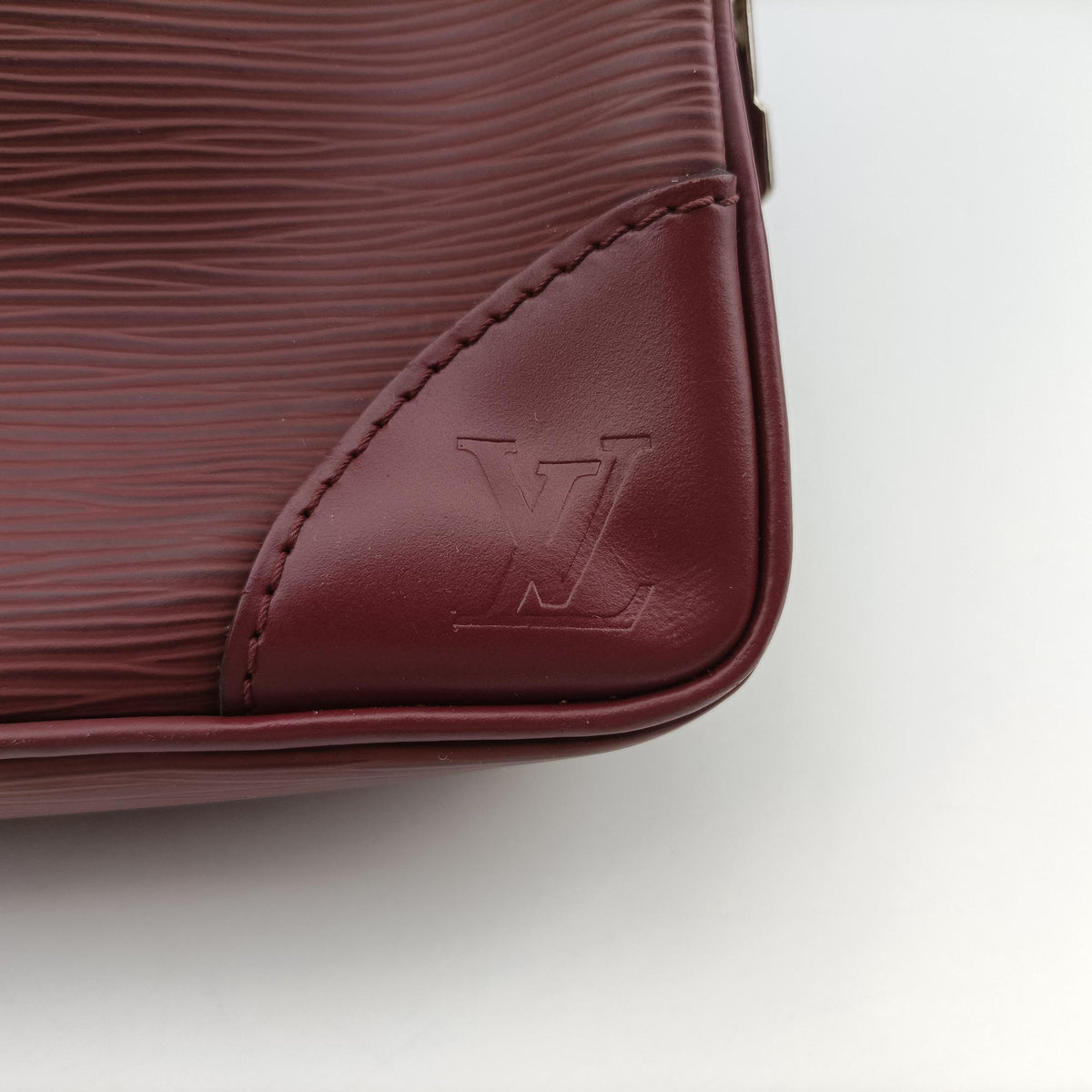 Pre-owned Louis Vuitton Porto Document Voyage Bordeaux Epi M41141 handbag | stylenewstar