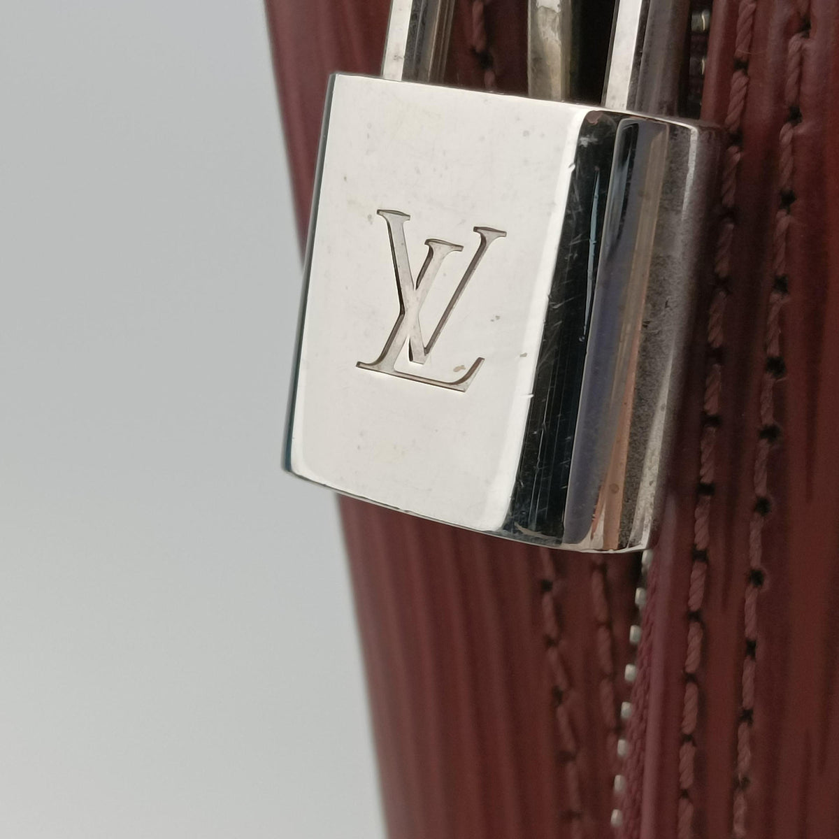 Pre-owned Louis Vuitton Porto Document Voyage Bordeaux Epi M41141 handbag | stylenewstar