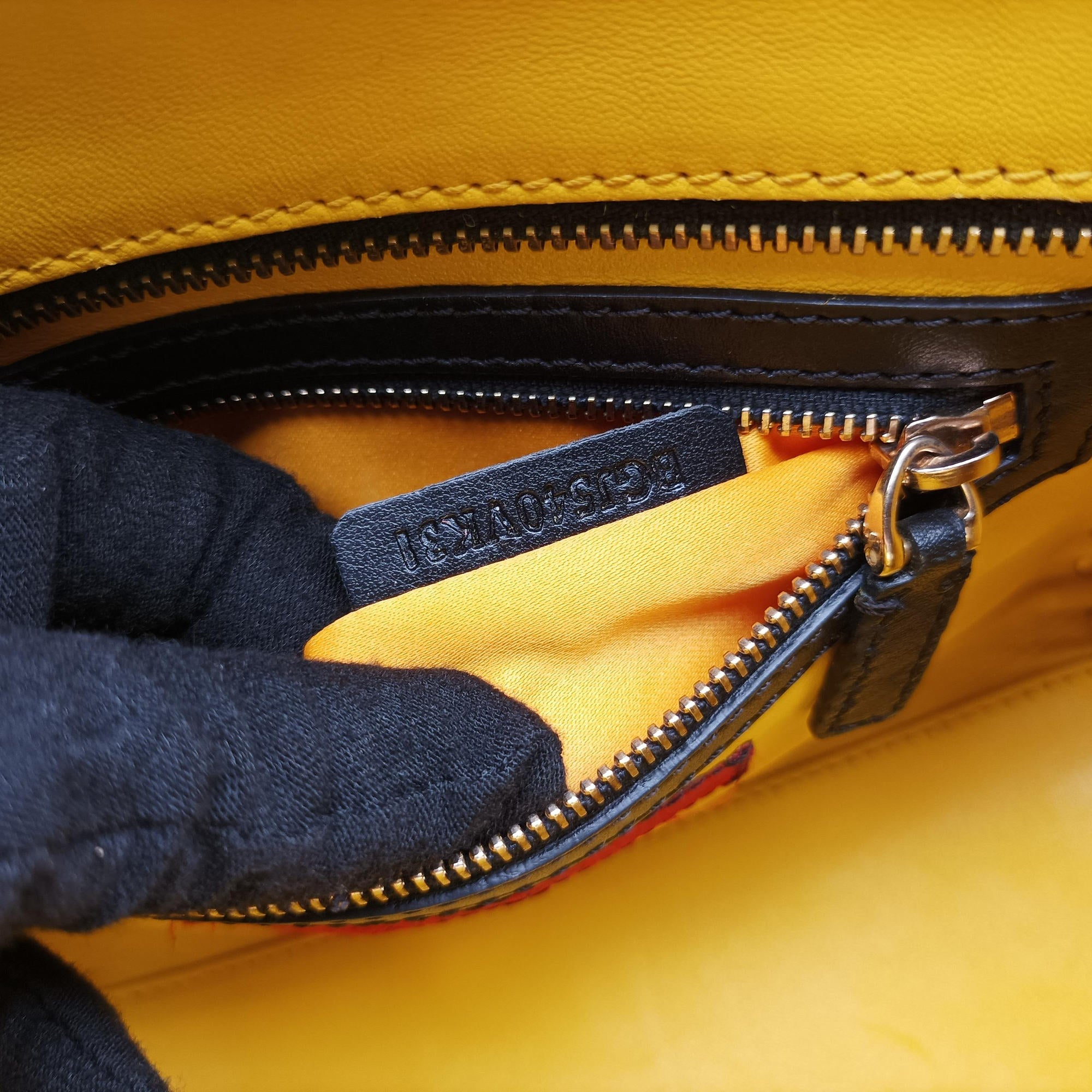 Vintage Valentino Rockstud Yellow × Black Leather  shoulderbag | stylenewstar