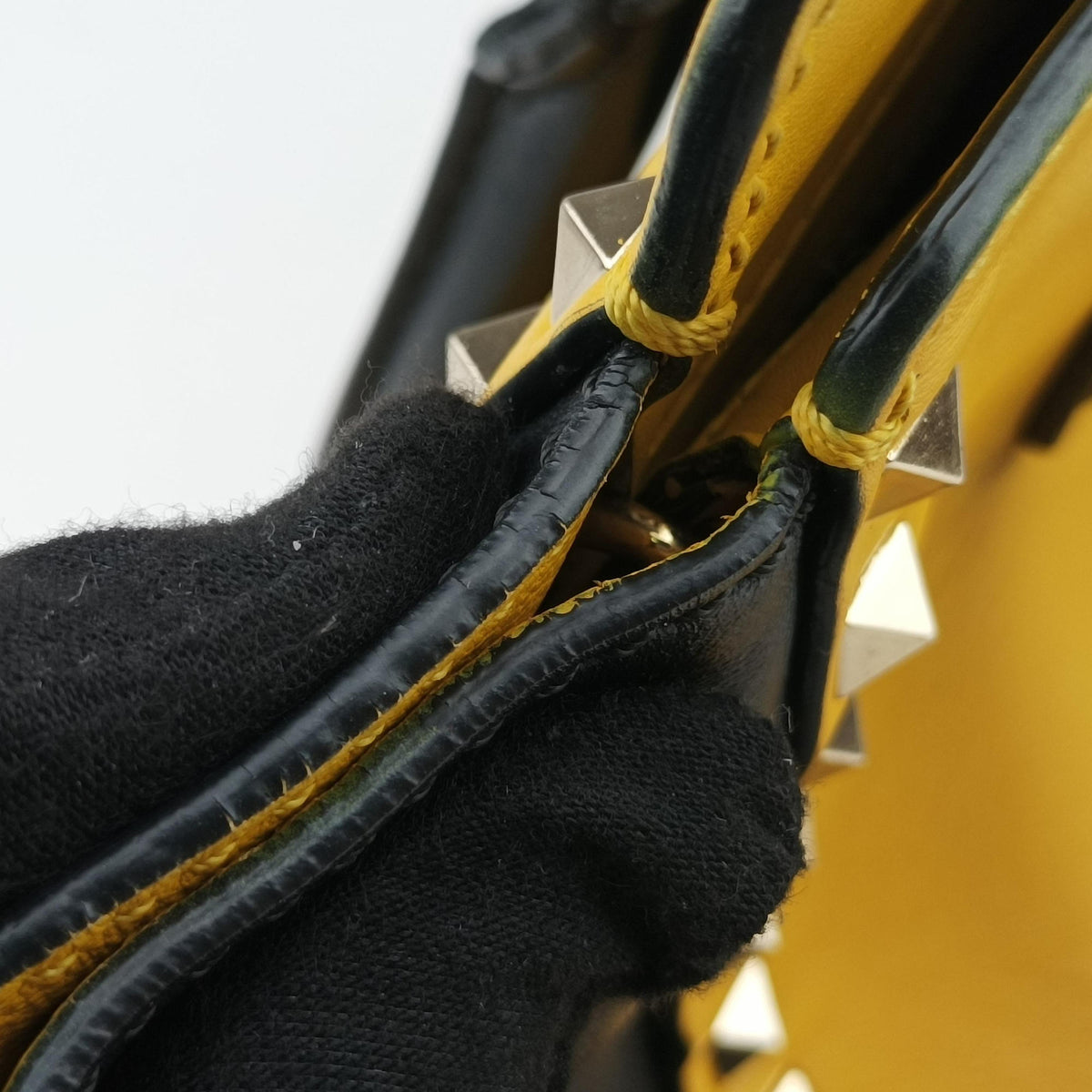 Vintage Valentino Rockstud Yellow × Black Leather  shoulderbag | stylenewstar