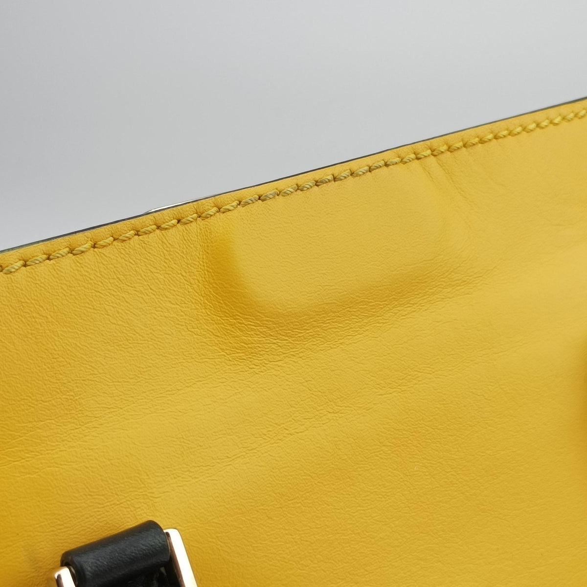 Vintage Valentino Rockstud Yellow × Black Leather  shoulderbag | stylenewstar
