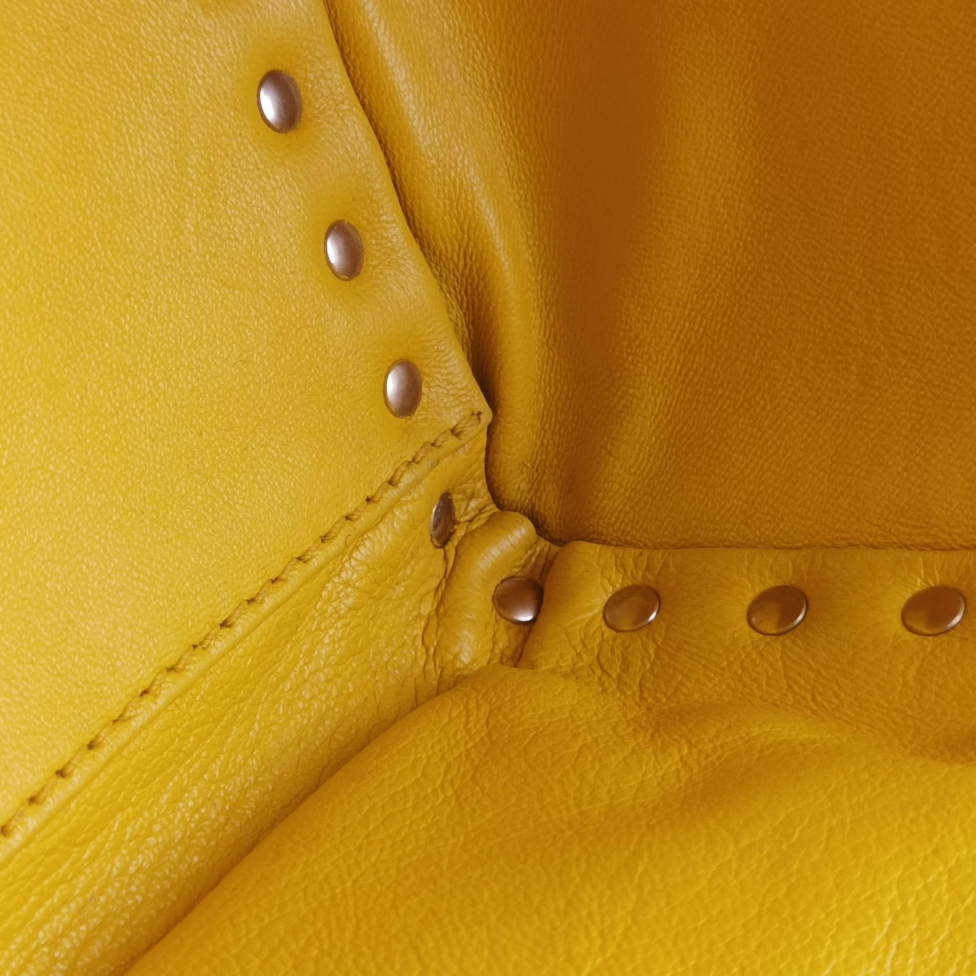 Vintage Valentino Rockstud Yellow × Black Leather  shoulderbag | stylenewstar