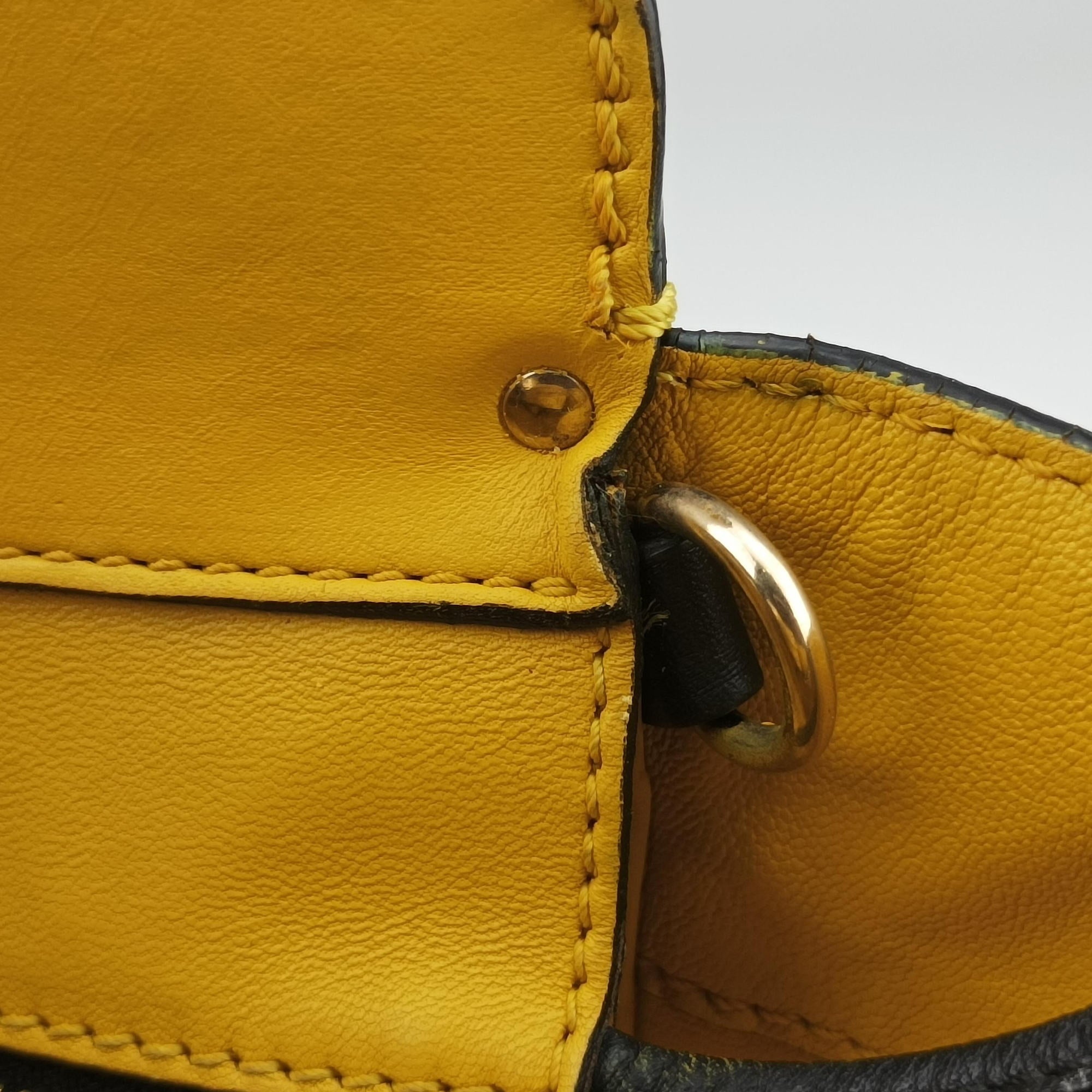 Vintage Valentino Rockstud Yellow × Black Leather  shoulderbag | stylenewstar