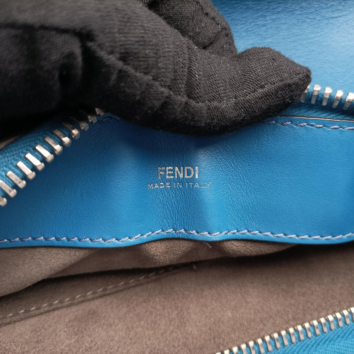 Pre-owned Fendi Dotcom Blue Leather 8BN293 shoulderbag | stylenewstar