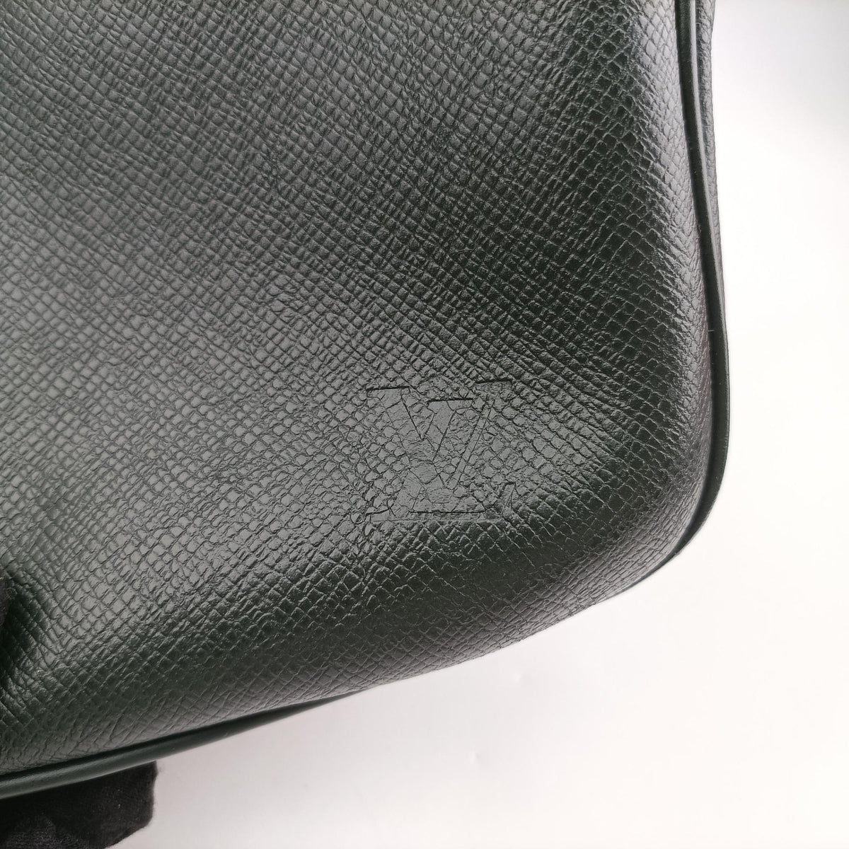 Pre-owned Louis Vuitton Kendall PM Epicea Taiga M30124 handbag | stylenewstar