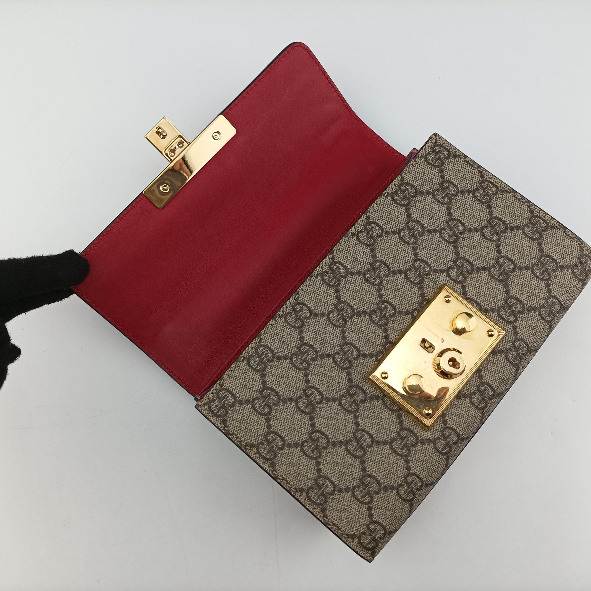 Pre-owned Gucci Padlock Beige×red×pink PVC coated canvas×Leather 409487 shoulderbag | stylenewstar