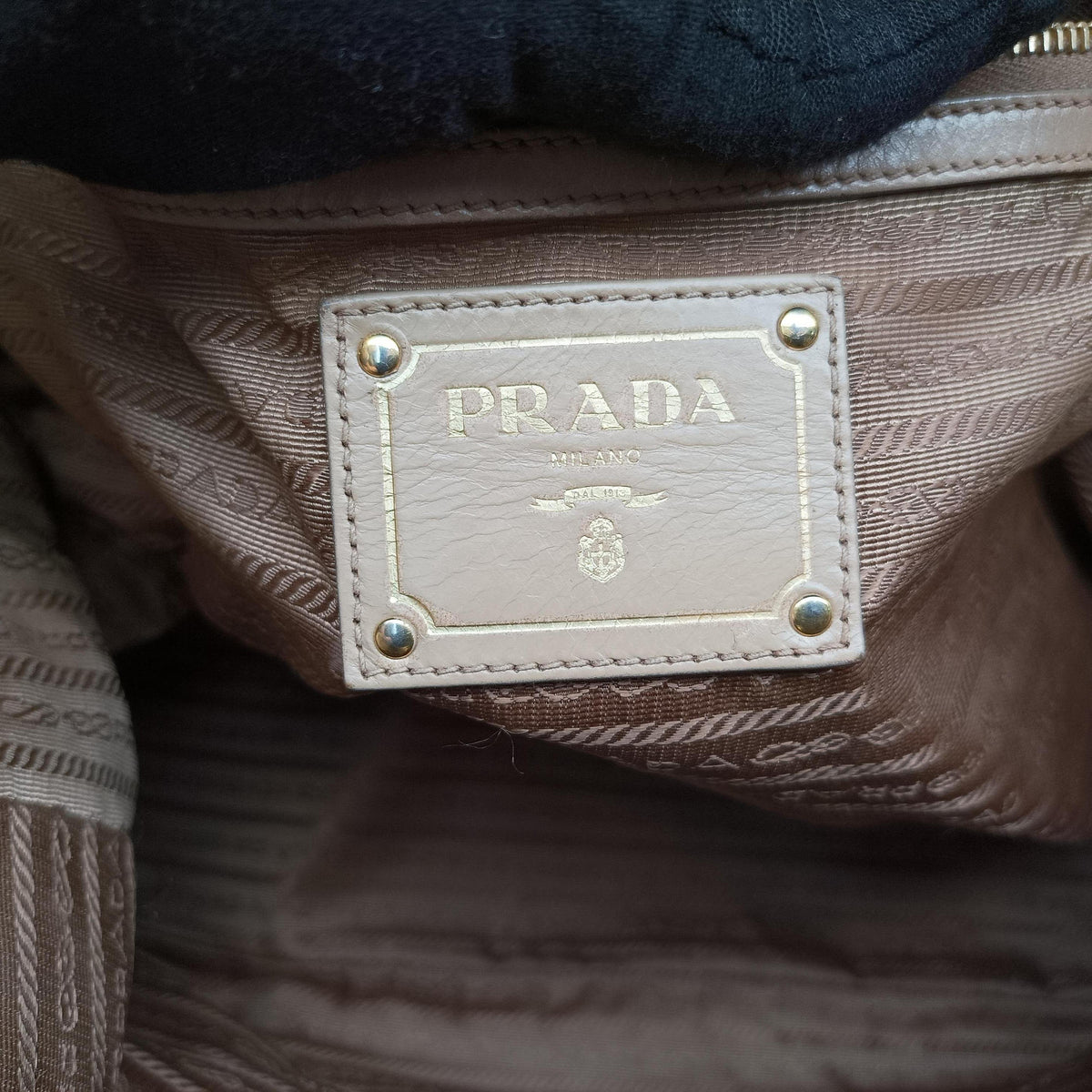 Pre-owned Prada Vitello Shine Argilla Beige Leather  shoulderbag | stylenewstar