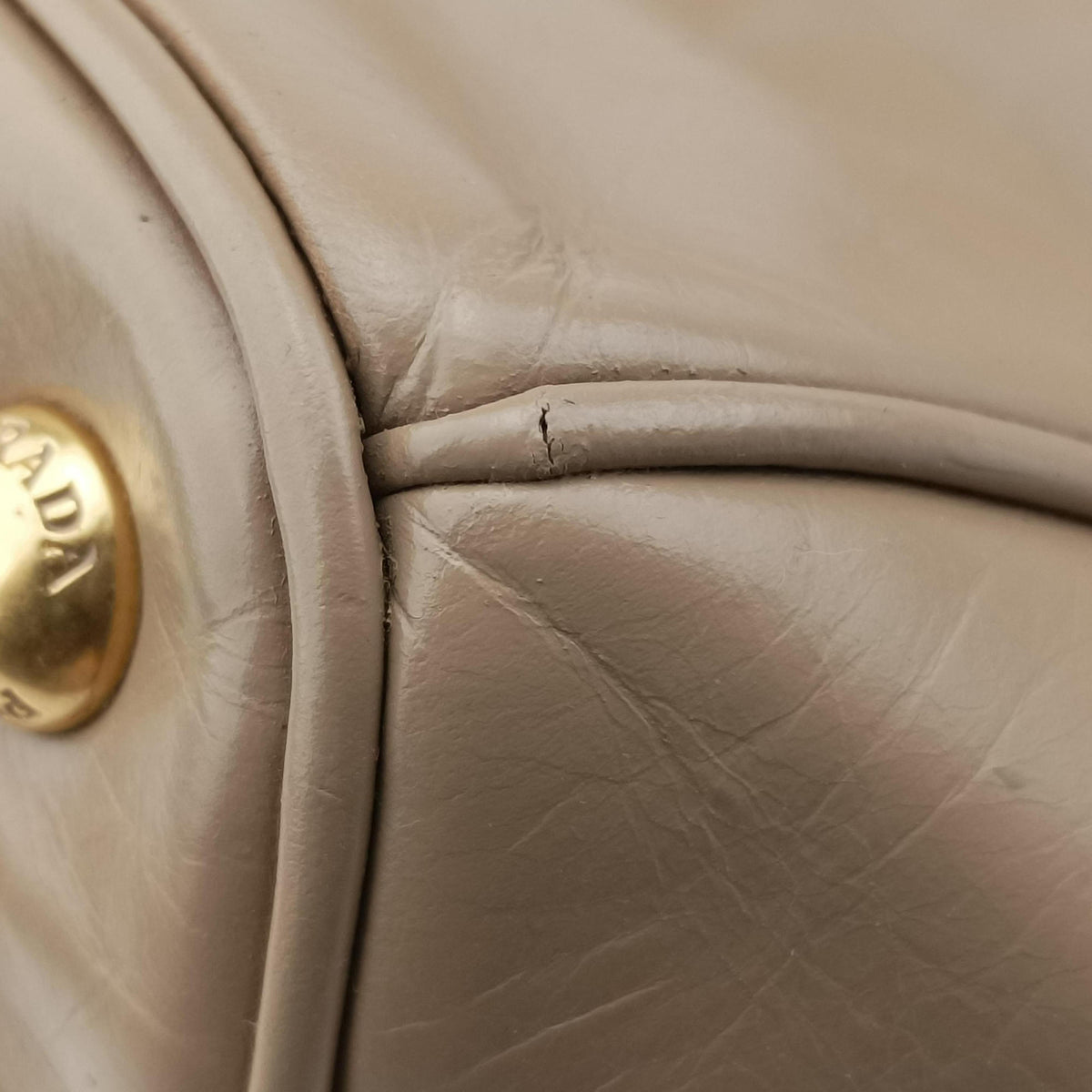 Pre-owned Prada Vitello Shine Argilla Beige Leather  shoulderbag | stylenewstar