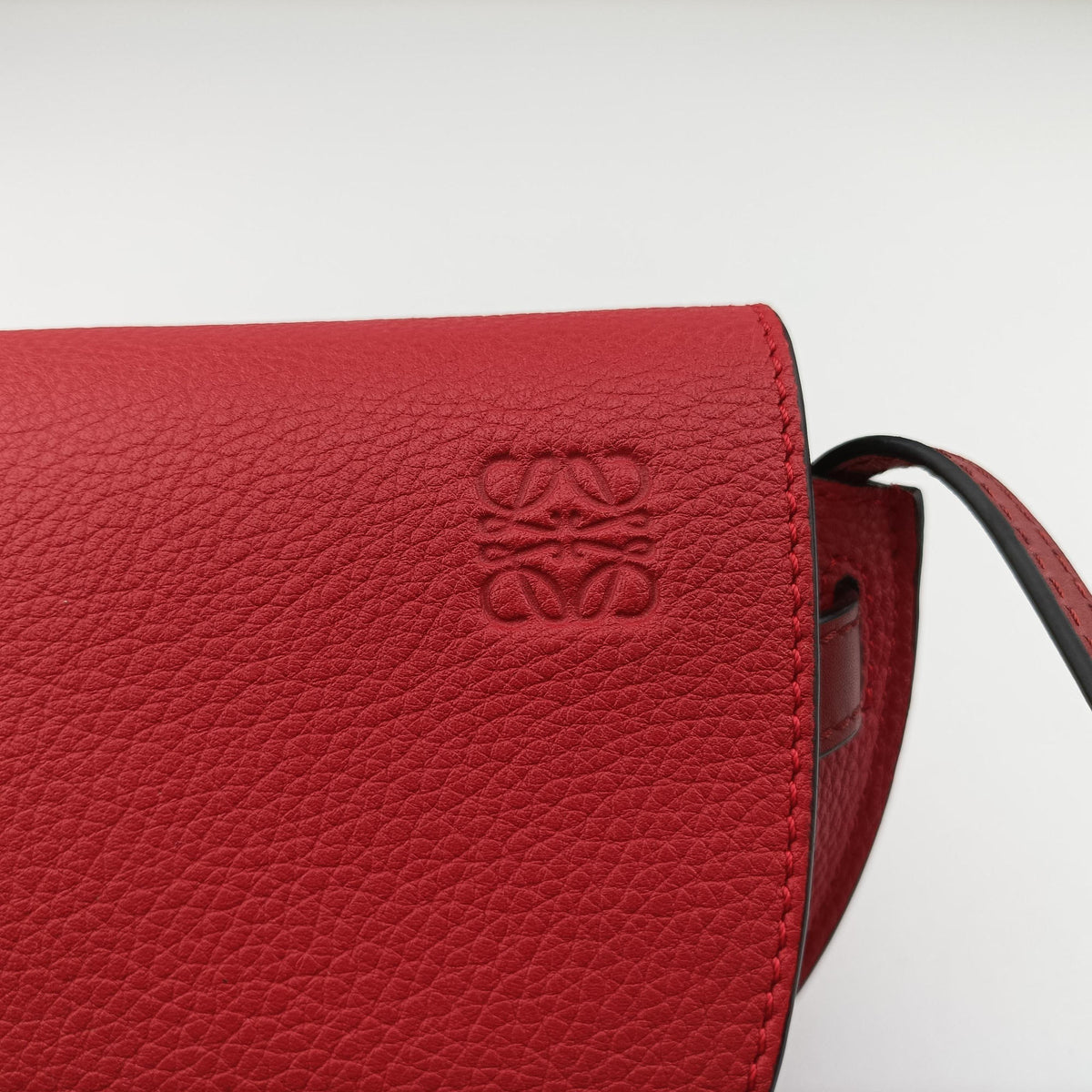 Pre-owned Loewe Gate Red Leather  shoulderbag | stylenewstar