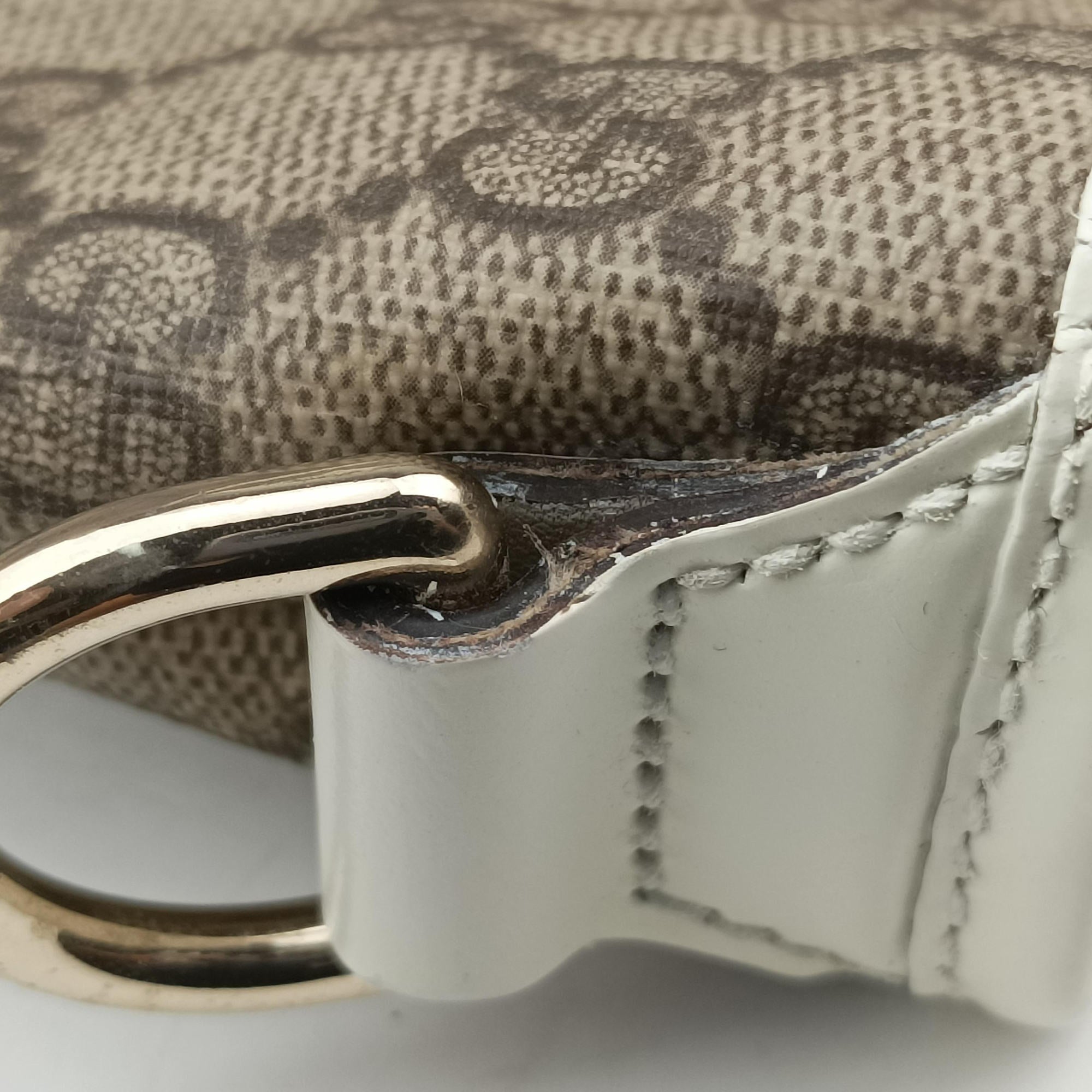 Vintage Gucci GG Supreme GG Plus heart flower beige×white PVC coated canvas×Leather 197953 handbag | stylenewstar