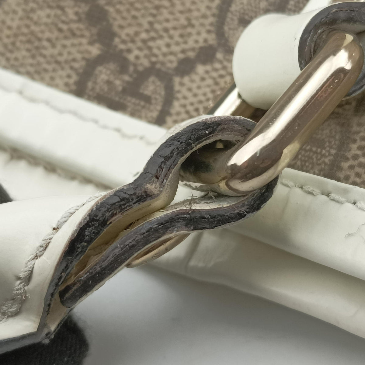 Vintage Gucci GG Supreme GG Plus heart flower beige×white PVC coated canvas×Leather 197953 handbag | stylenewstar