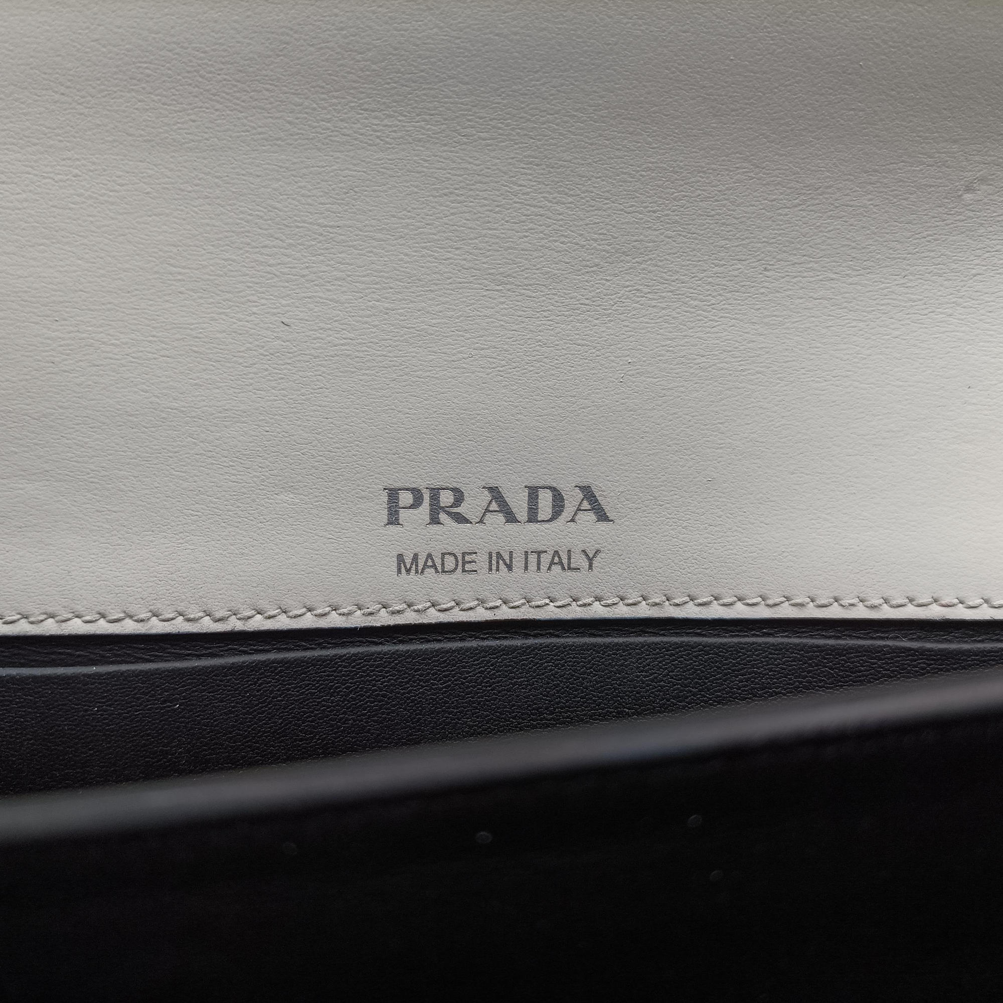 Pre-owned Prada Sybille White Leather  shoulderbag | stylenewstar