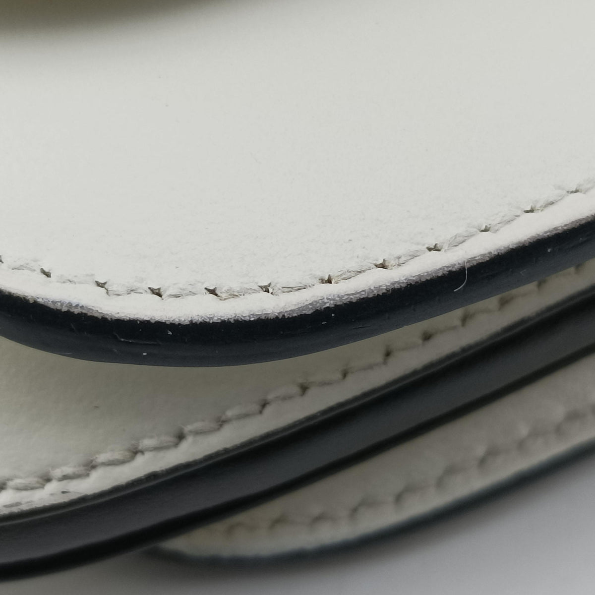 Pre-owned Prada Sybille White Leather  shoulderbag | stylenewstar