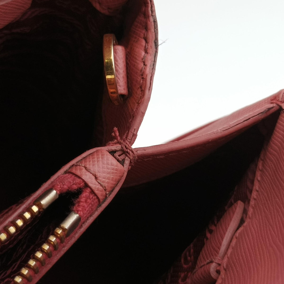 Vintage Prada Promenade Pink SAFFIANO Leather BN2558 shoulderbag | stylenewstar