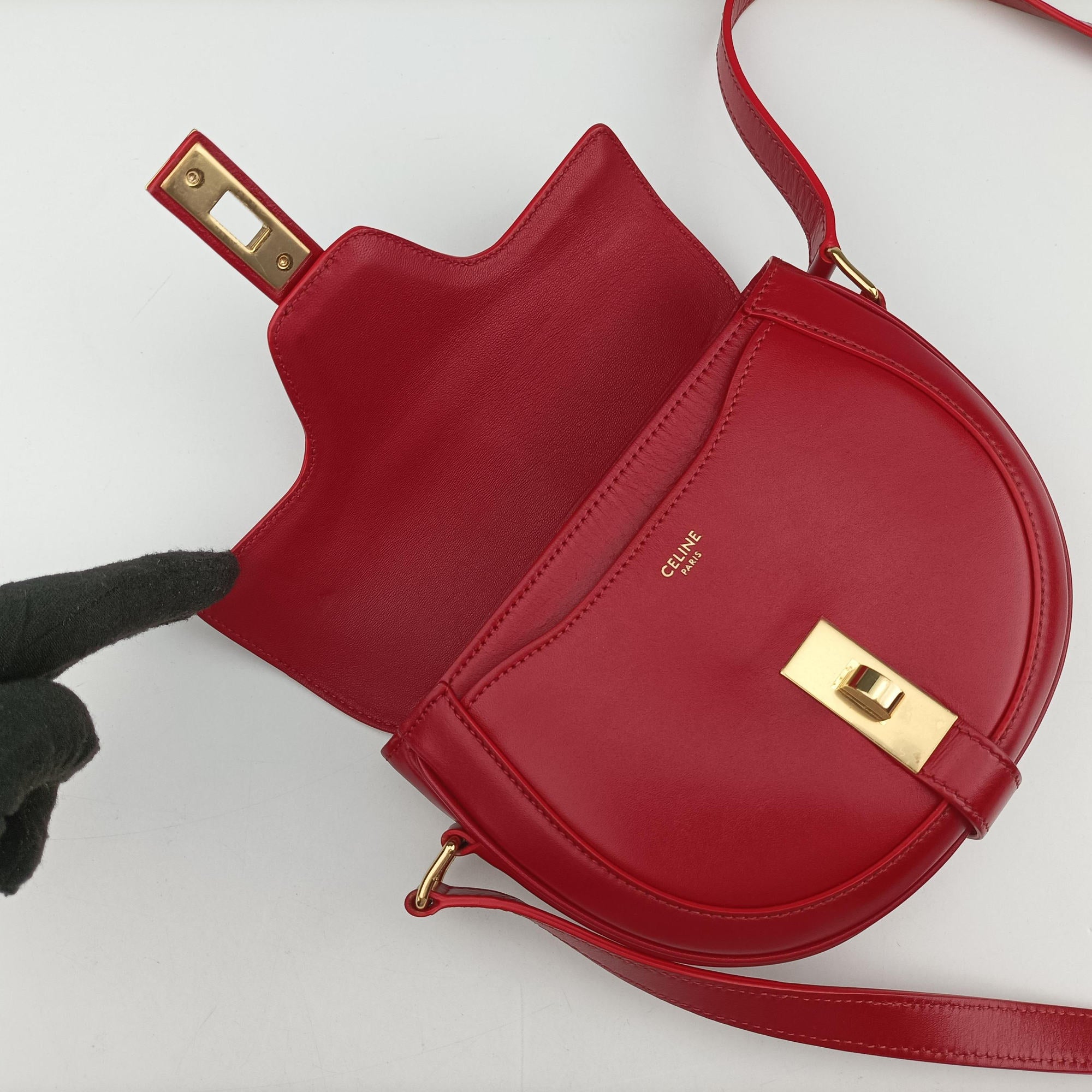 Secondhand Celine Small Besace 16 Red Leather  shoulderbag | stylenewstar