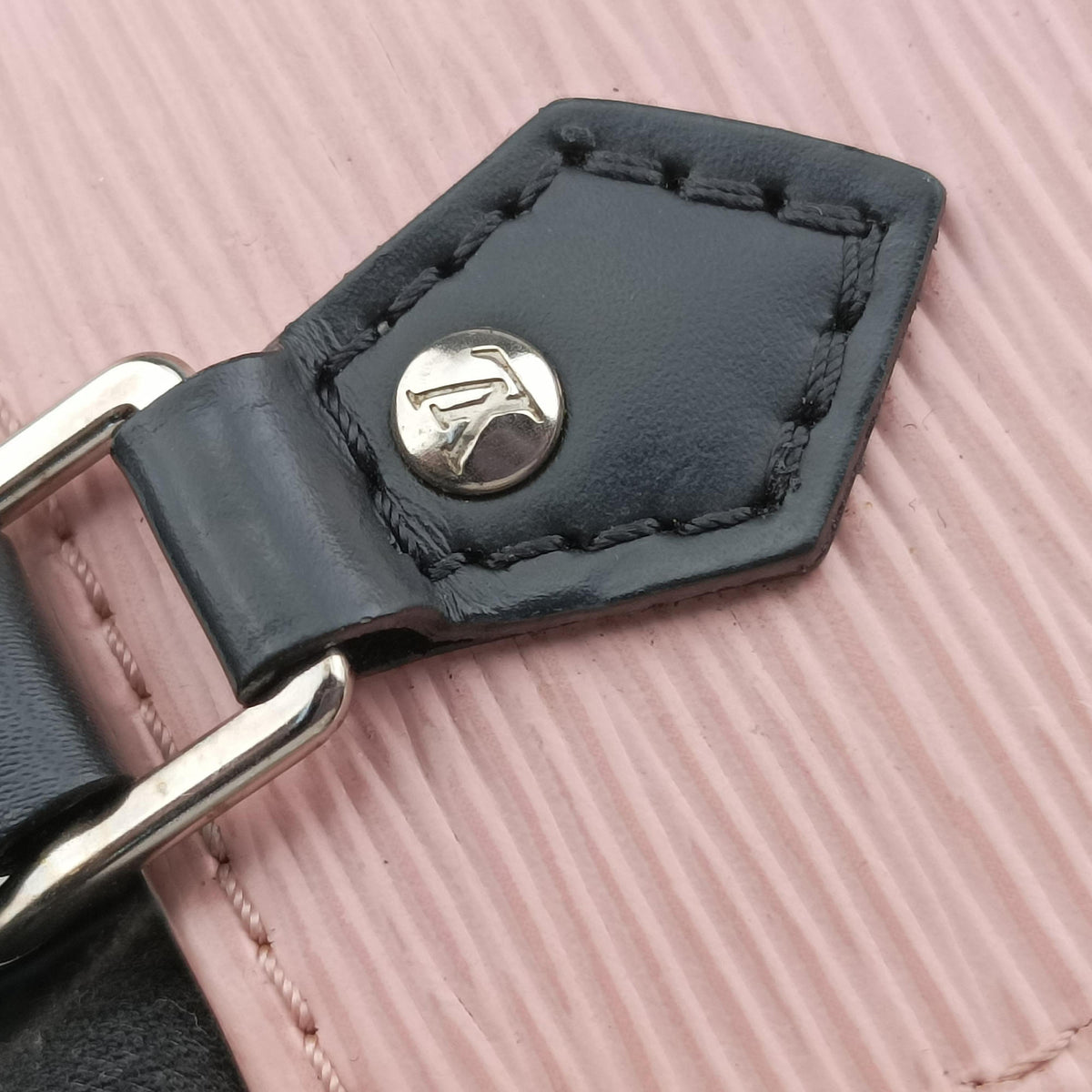 Pre-owned Louis Vuitton Petit Sac Plat ROSE BALLERIN Epi M69575 shoulderbag | stylenewstar