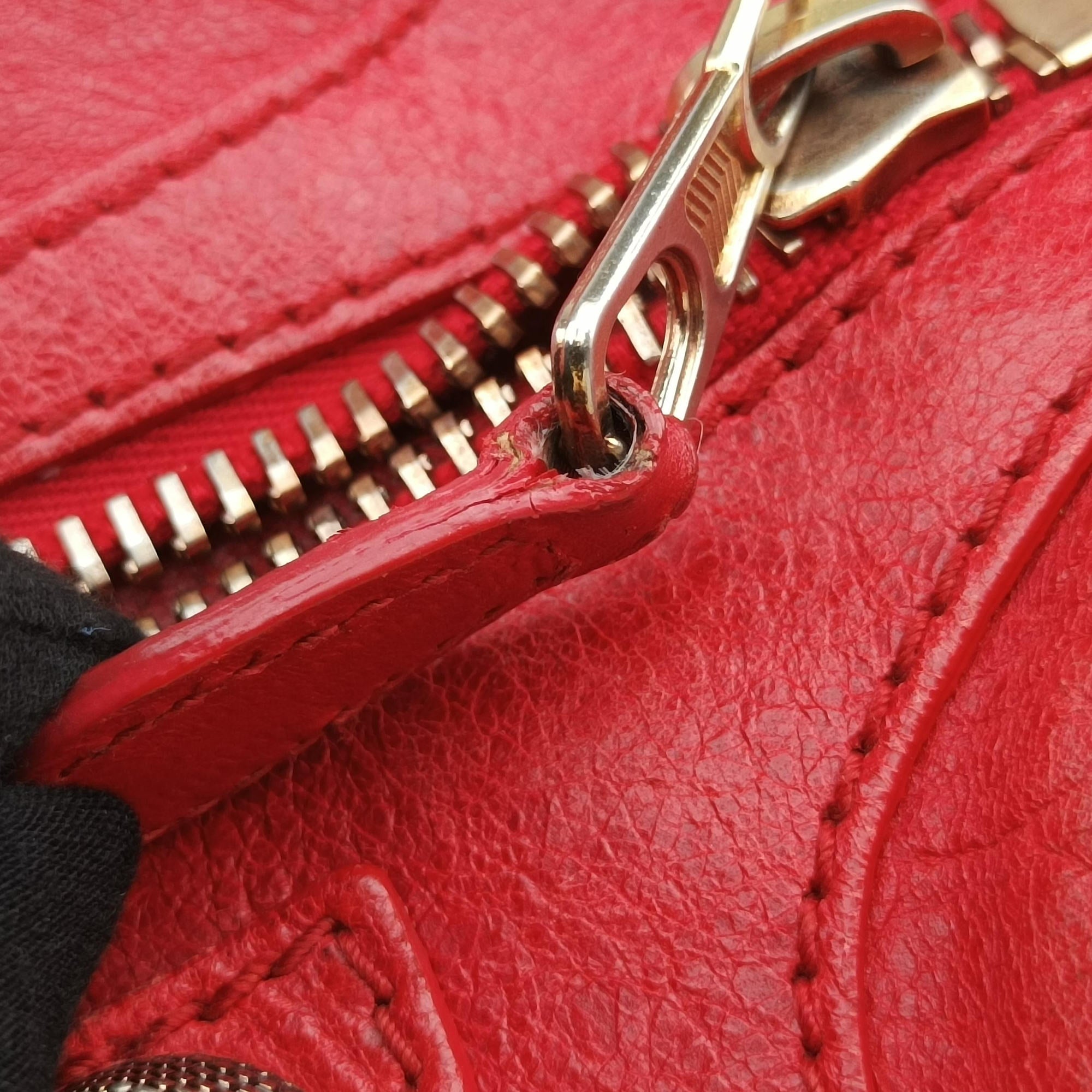 Pre-owned Balenciaga Giant City Red lambskin  shoulderbag | stylenewstar