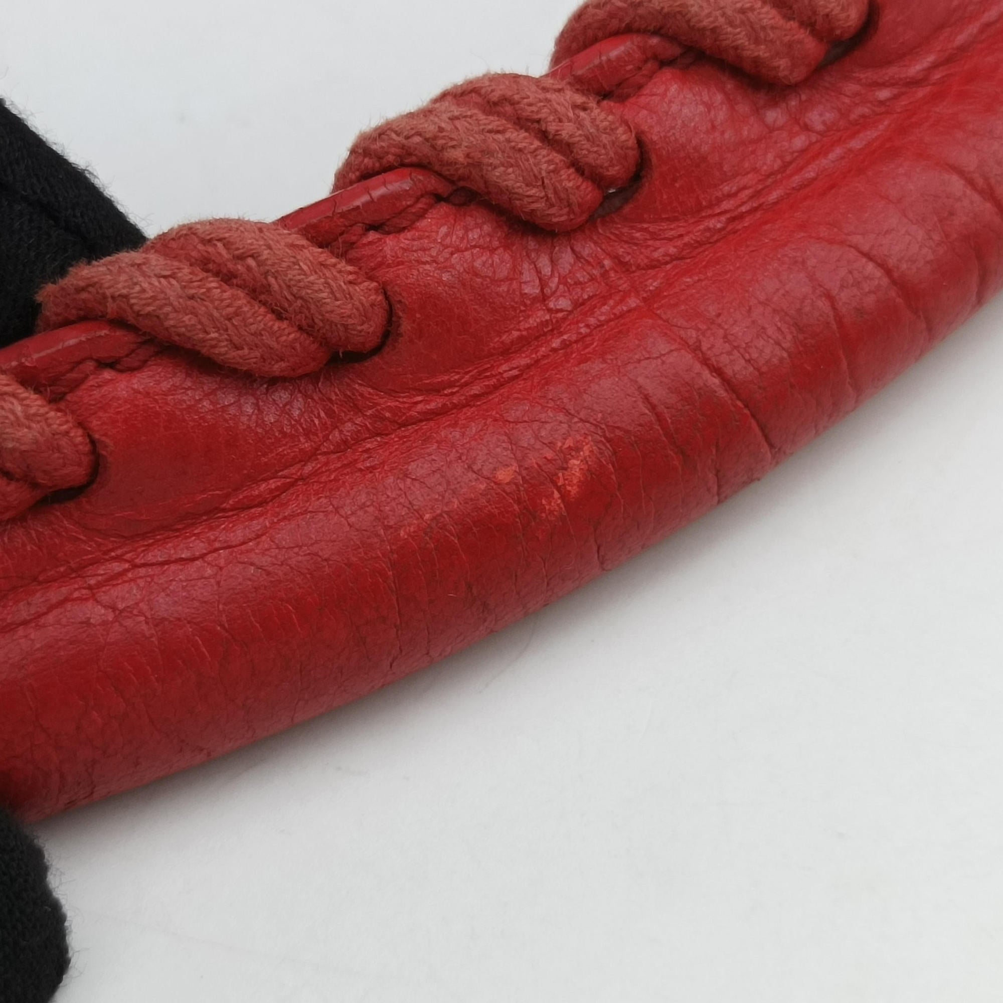 Pre-owned Balenciaga Giant City Red lambskin  shoulderbag | stylenewstar