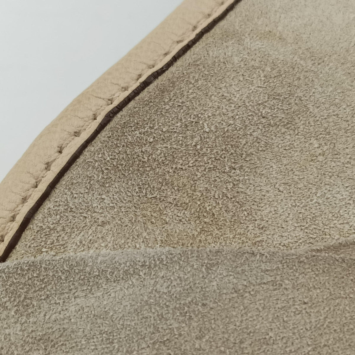 Secondhand Yves Saint Laurent Mombasa White suede 122245 shoulderbag | stylenewstar