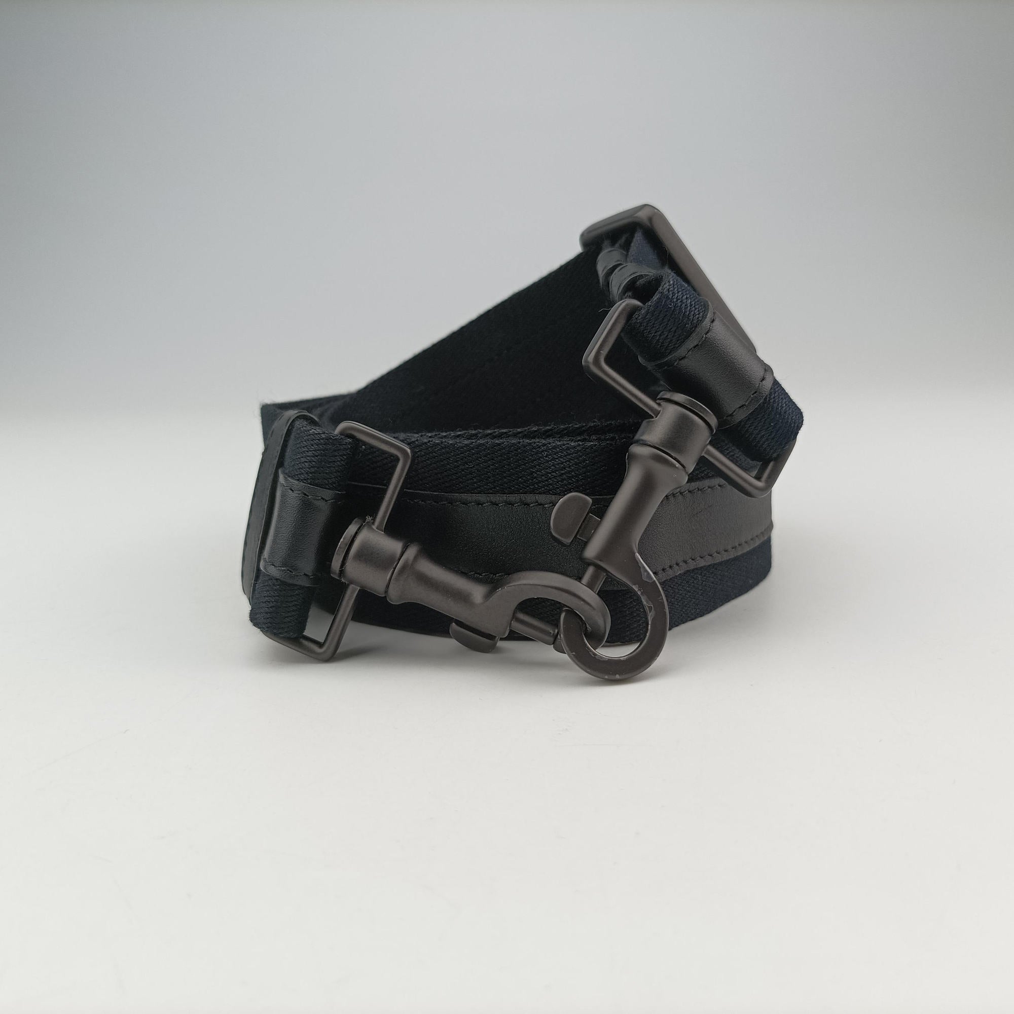 Pre-owned Bottega Veneta Intrecciato Black lambskin  shoulderbag | stylenewstar